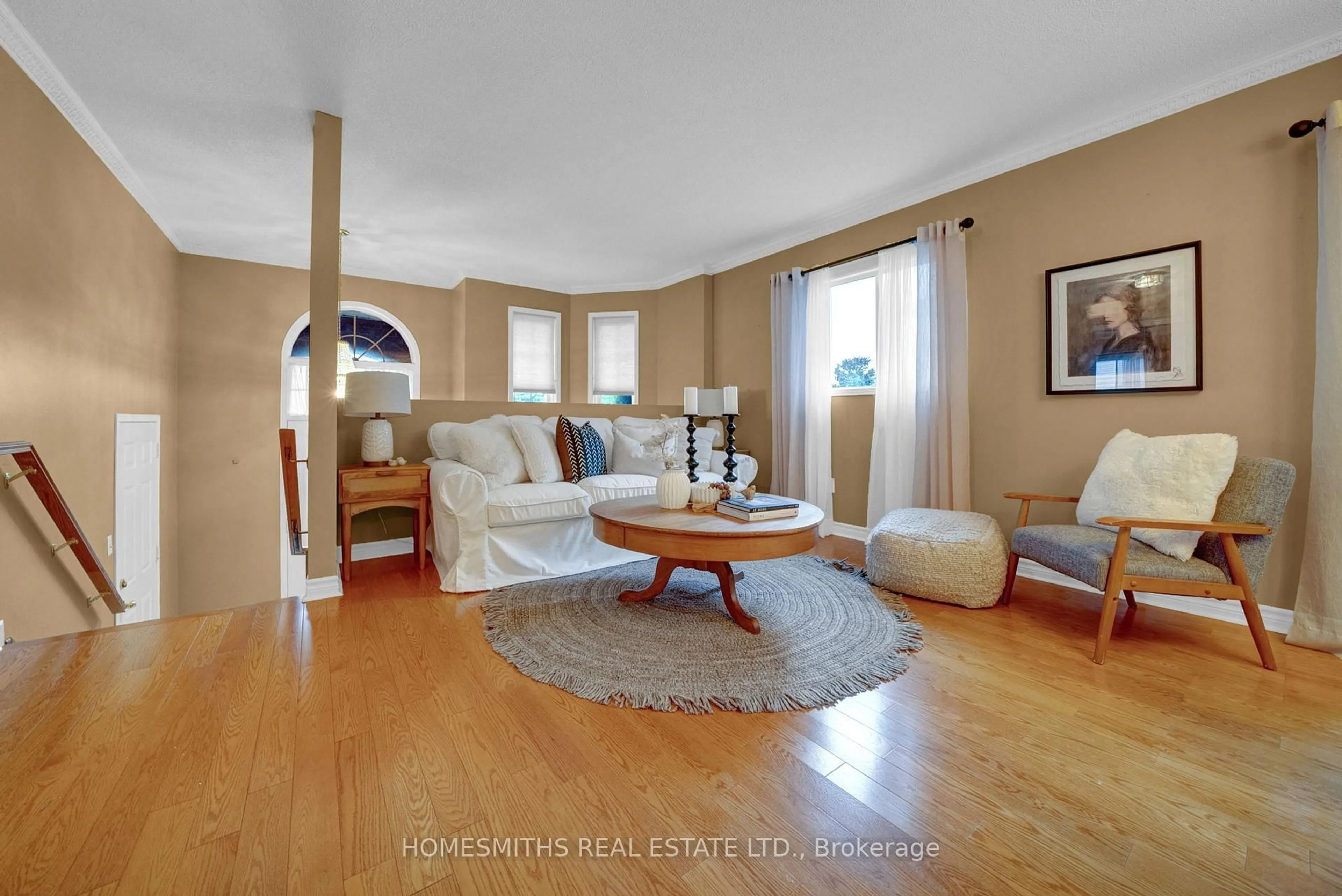 Living room with furniture, wood/laminate floor for 14 Goodwin Ave, Clarington Ontario L1C 4Z4