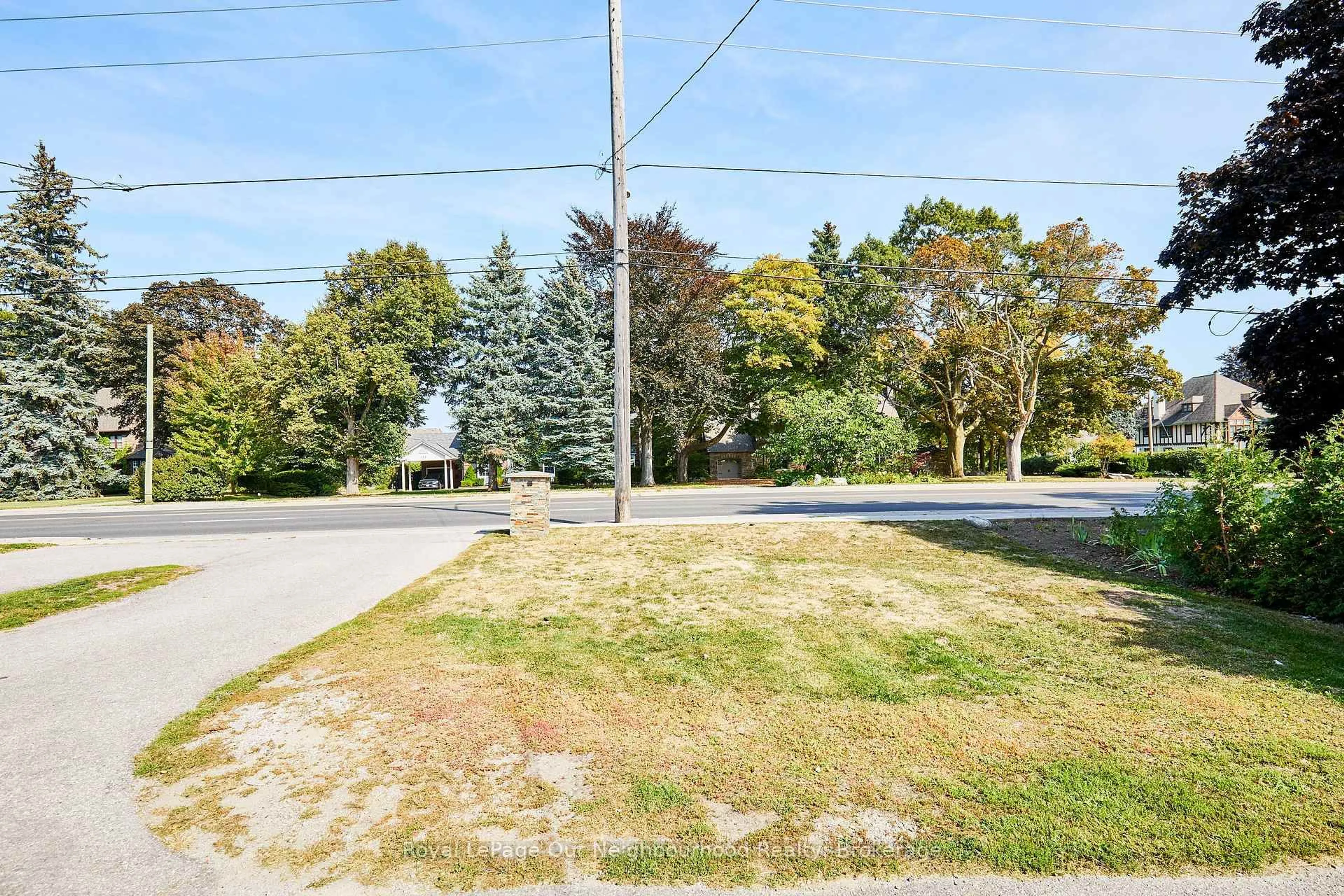 Unknown for 738 Simcoe St, Oshawa Ontario L1G 4V8