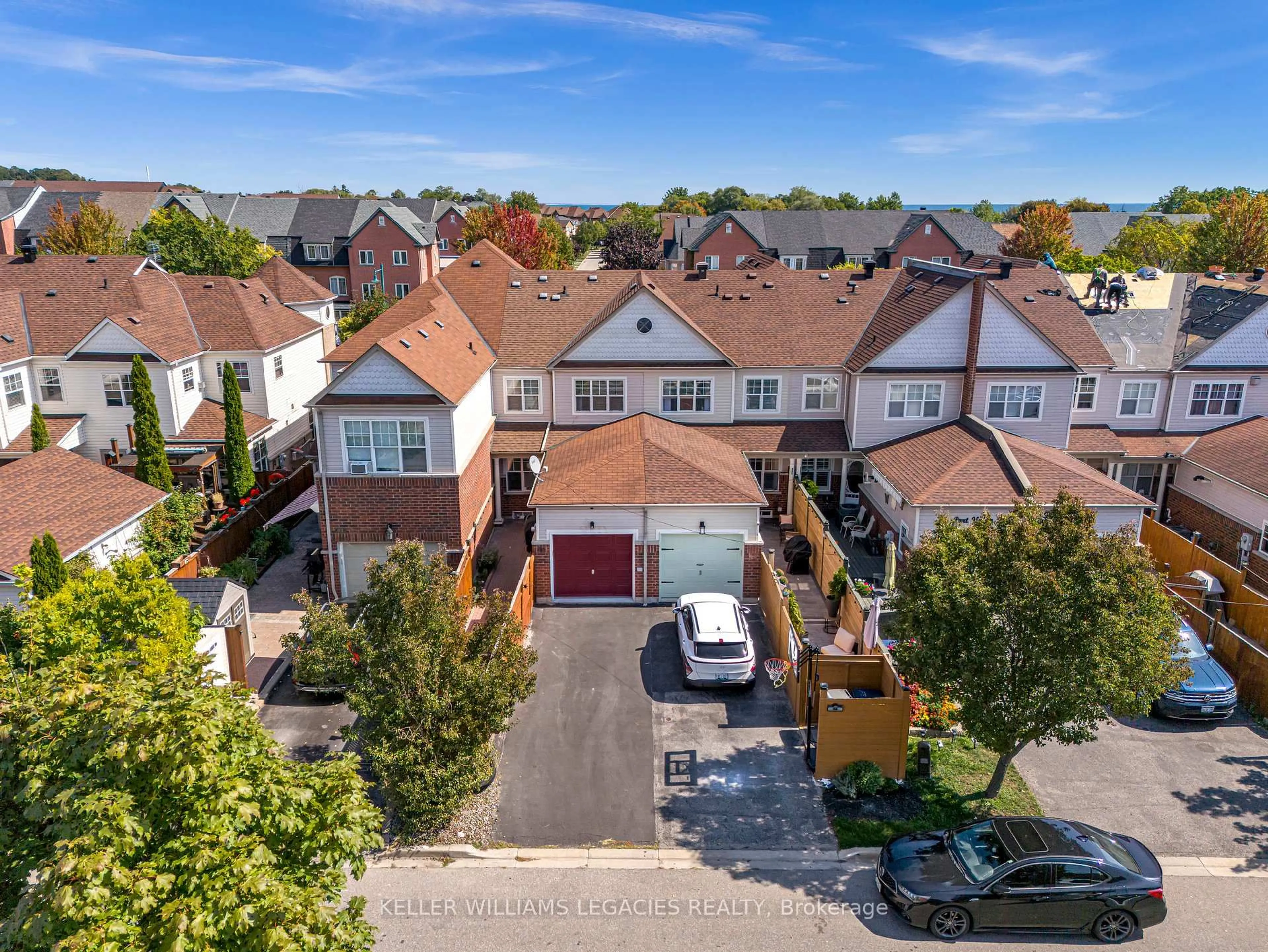 A pic from outside/outdoor area/front of a property/back of a property/a pic from drone, street for 60 Port Union Rd, Toronto Ontario M1C 5K5