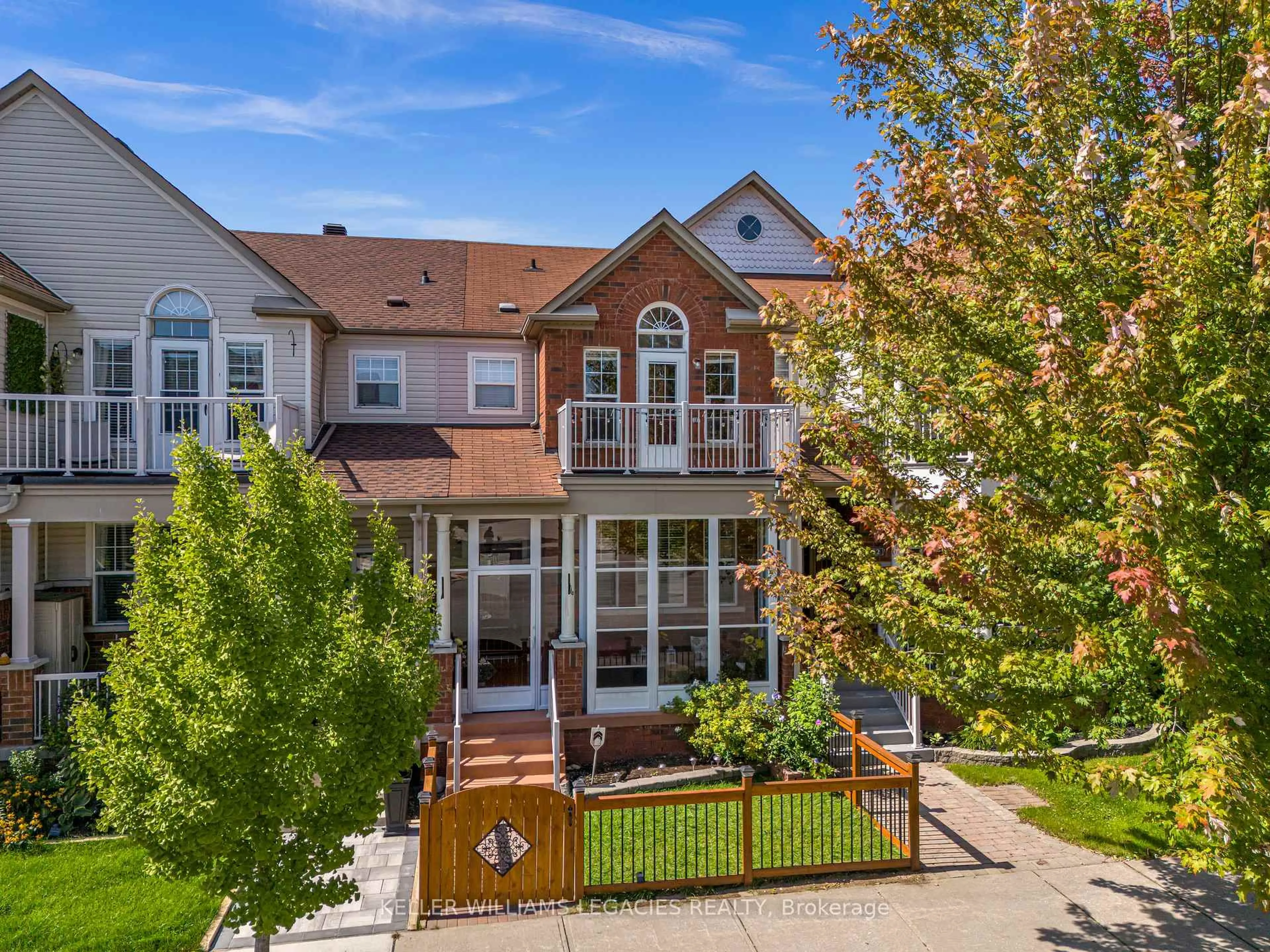 A pic from outside/outdoor area/front of a property/back of a property/a pic from drone, street for 60 Port Union Rd, Toronto Ontario M1C 5K5