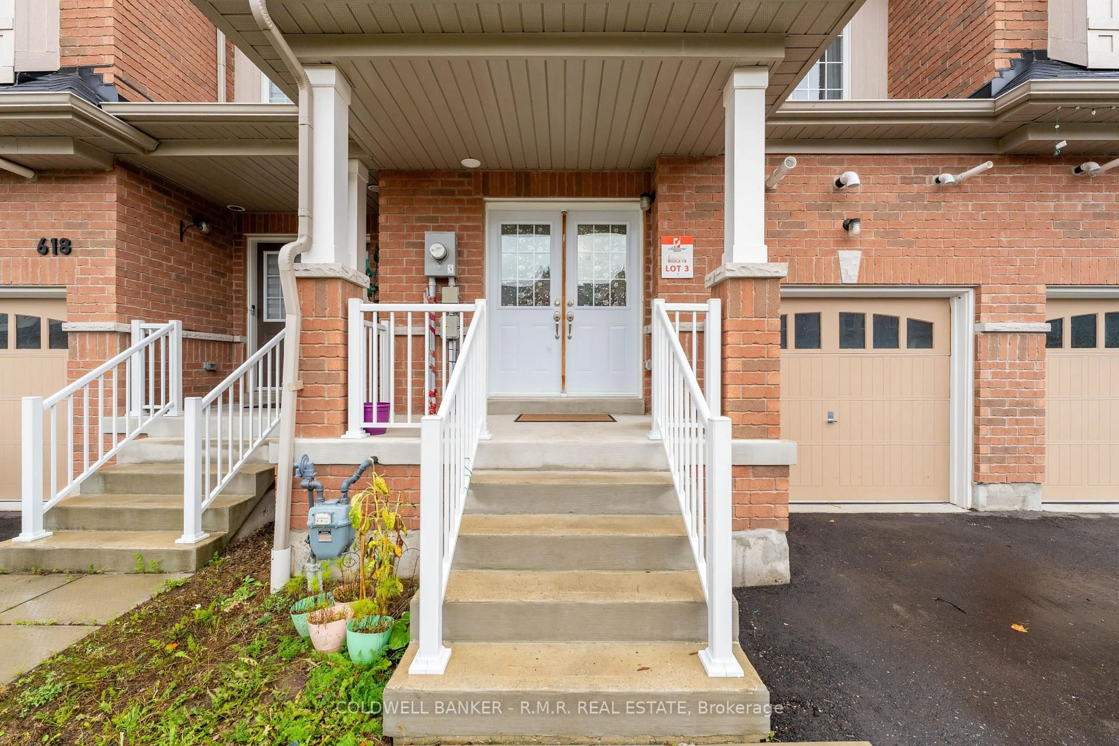 Indoor entryway for 620 Krawchuk Cres, Oshawa Ontario L1K 1A7