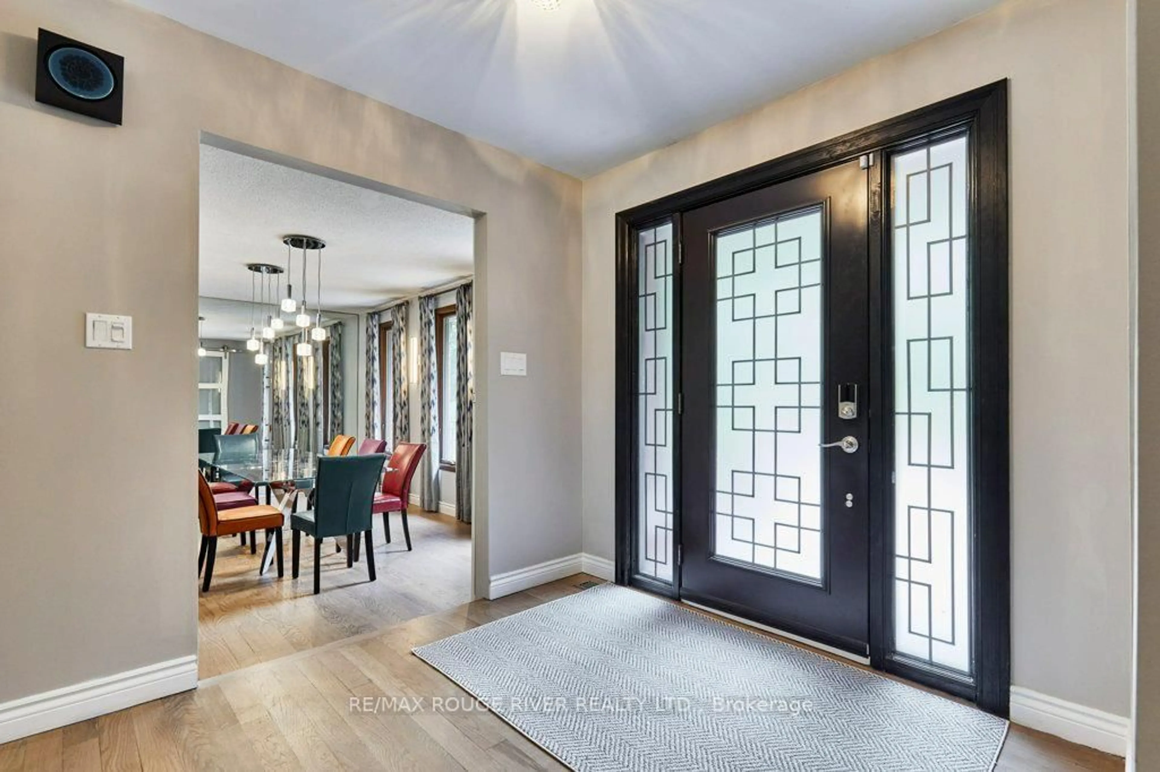 Indoor entryway for 112 Old Varcoe Rd, Clarington Ontario L1E 2K4