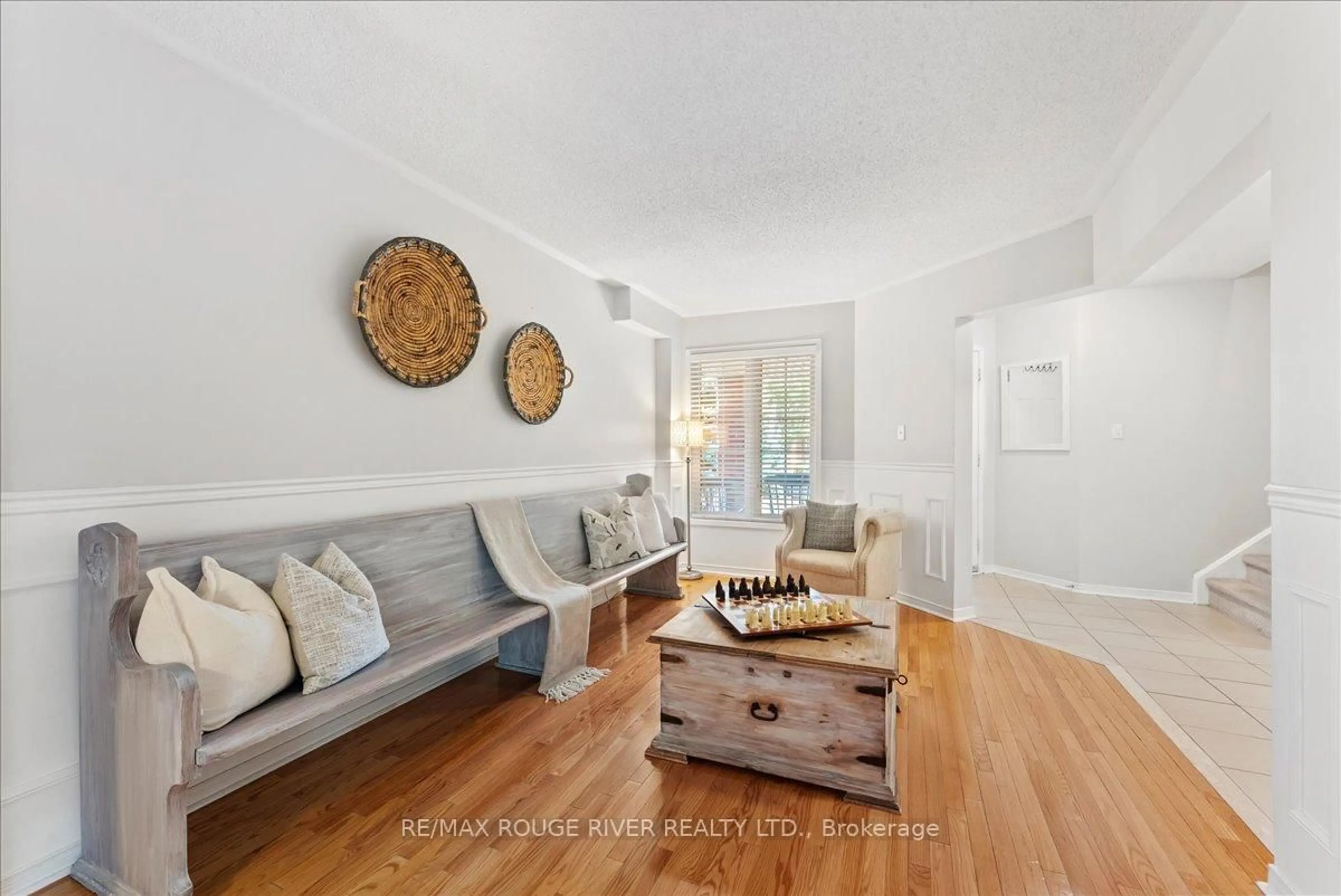 Living room with furniture, unknown for 76 Merchants Ave, Whitby Ontario L1P 1S6