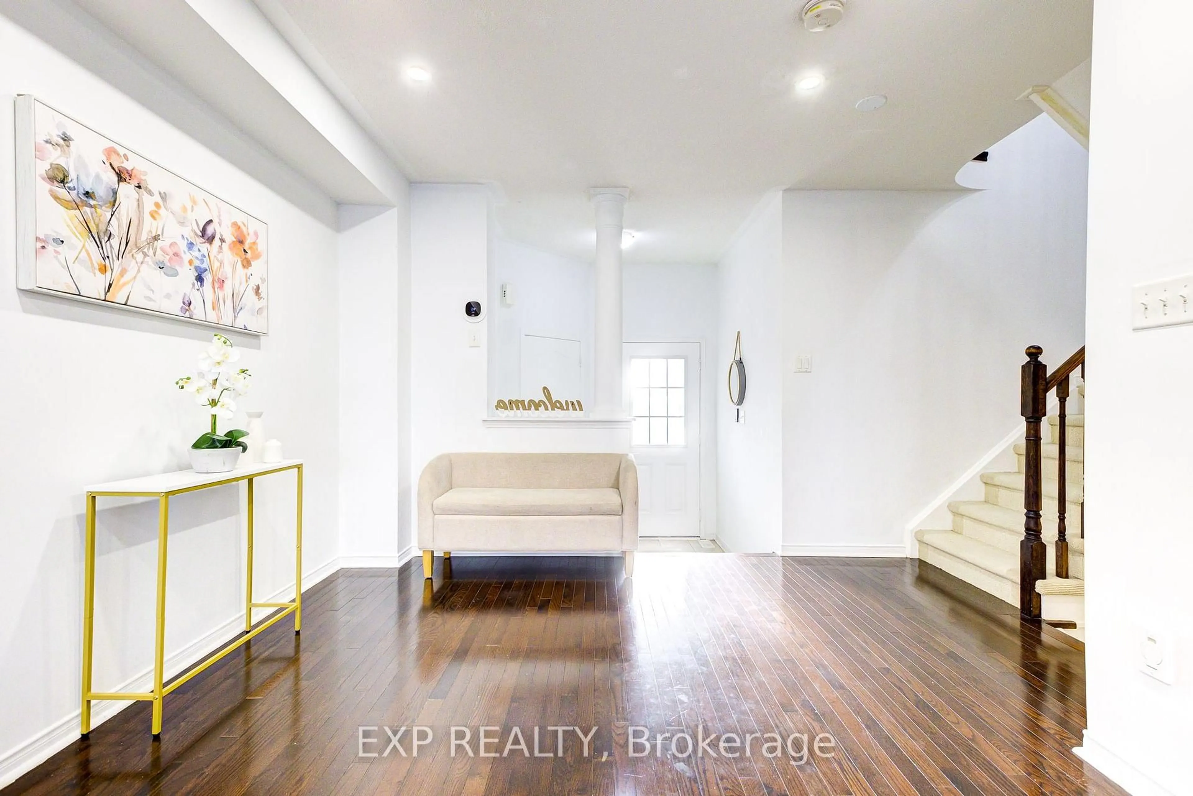 Indoor entryway for 1633 Frolis St, Oshawa Ontario L1K 0L4