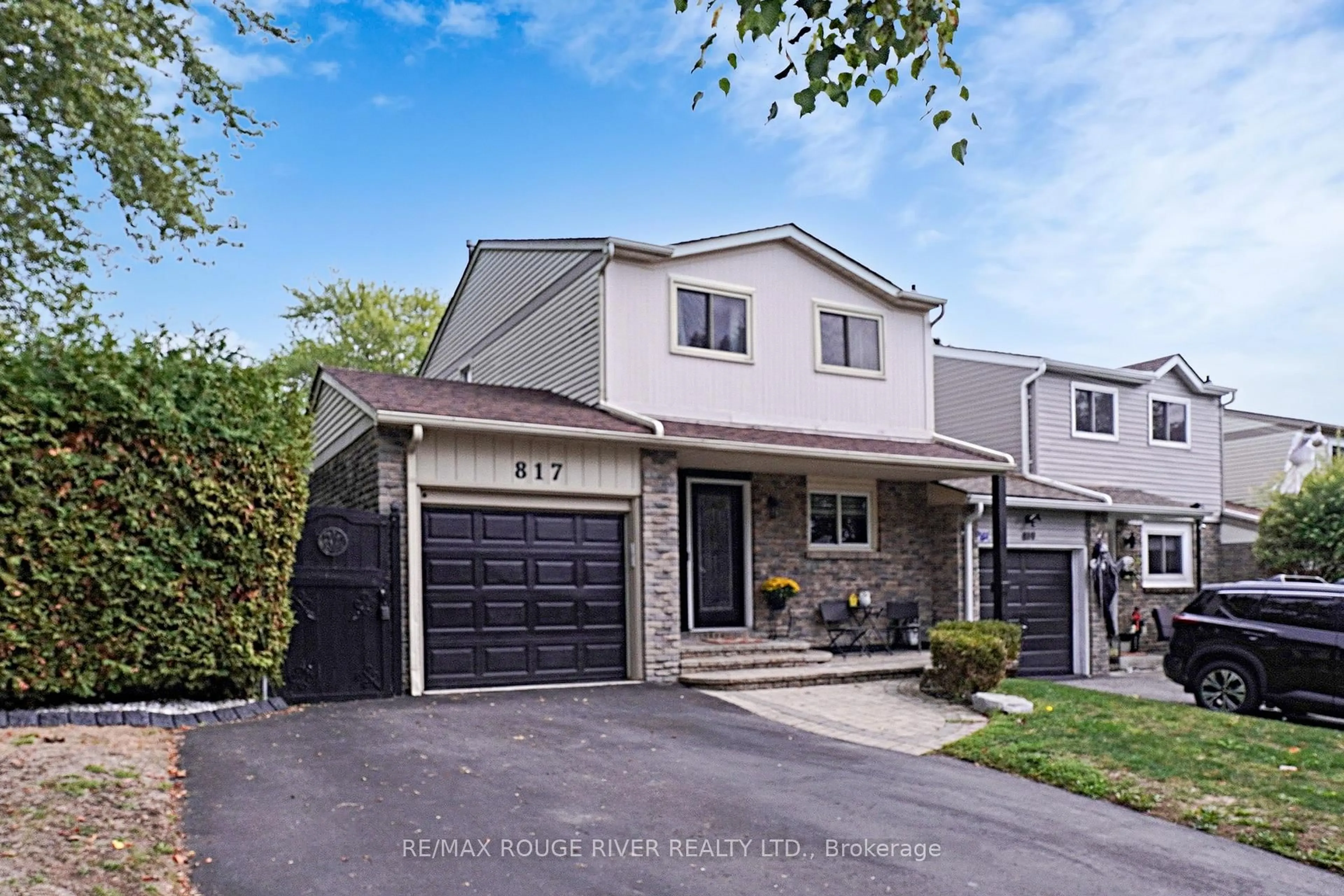 Home with vinyl exterior material, street for 817 Finley Ave, Ajax Ontario L1S 3S1