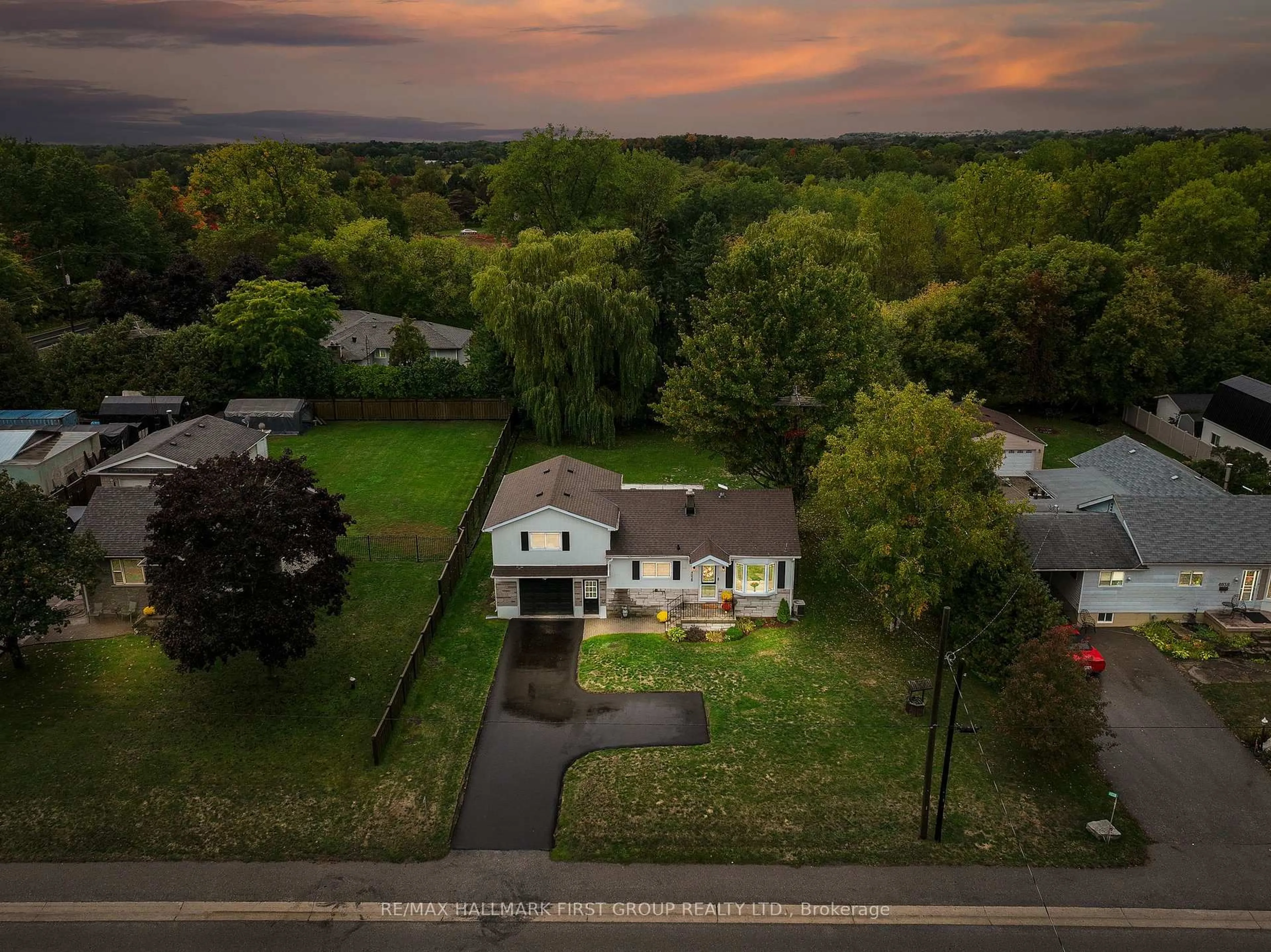 A pic from outside/outdoor area/front of a property/back of a property/a pic from drone, street for 4028 Courtice Rd, Clarington Ontario L1E 0K8