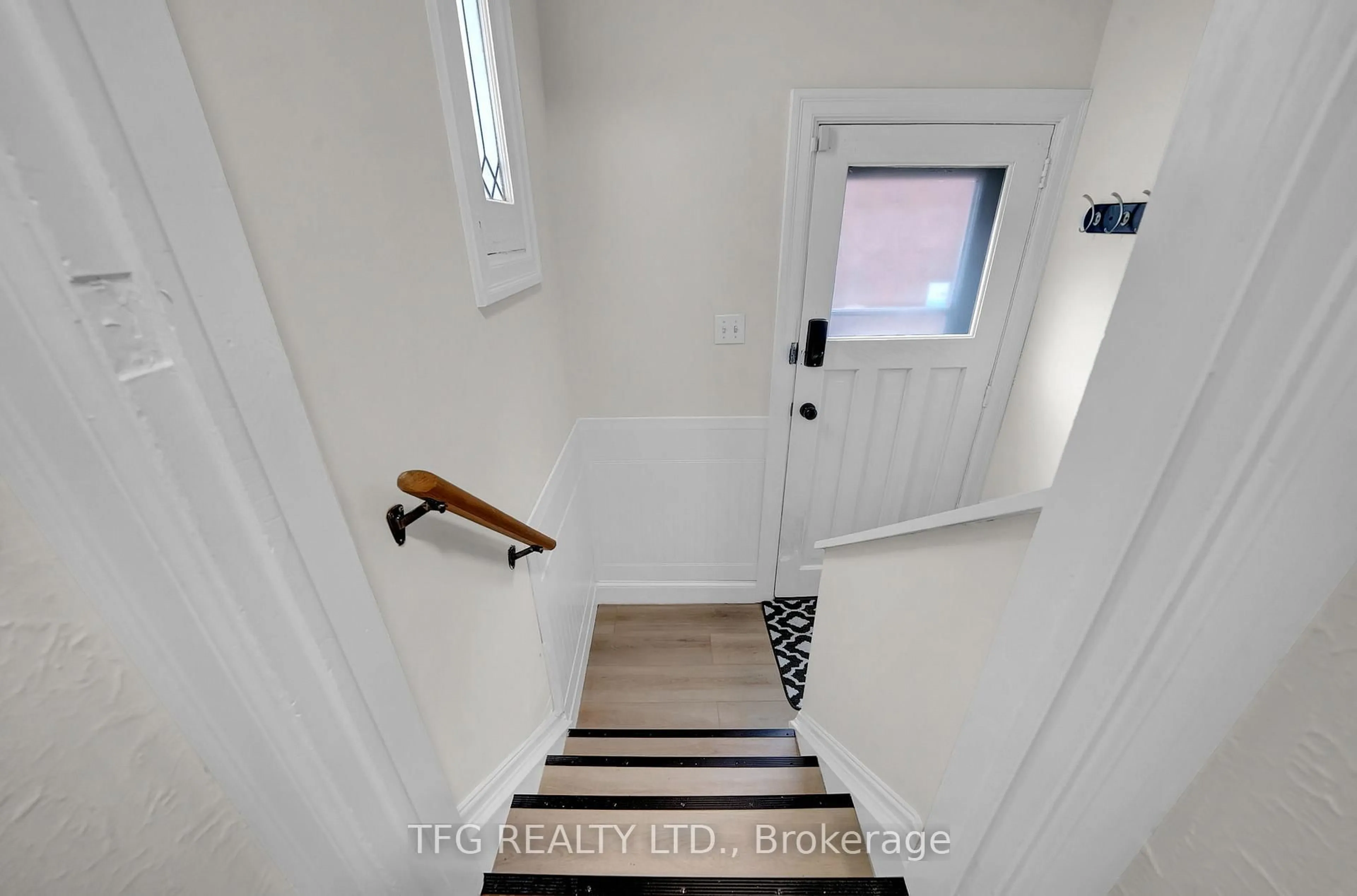Indoor entryway for 232 Clarke St, Oshawa Ontario L1H 5G3