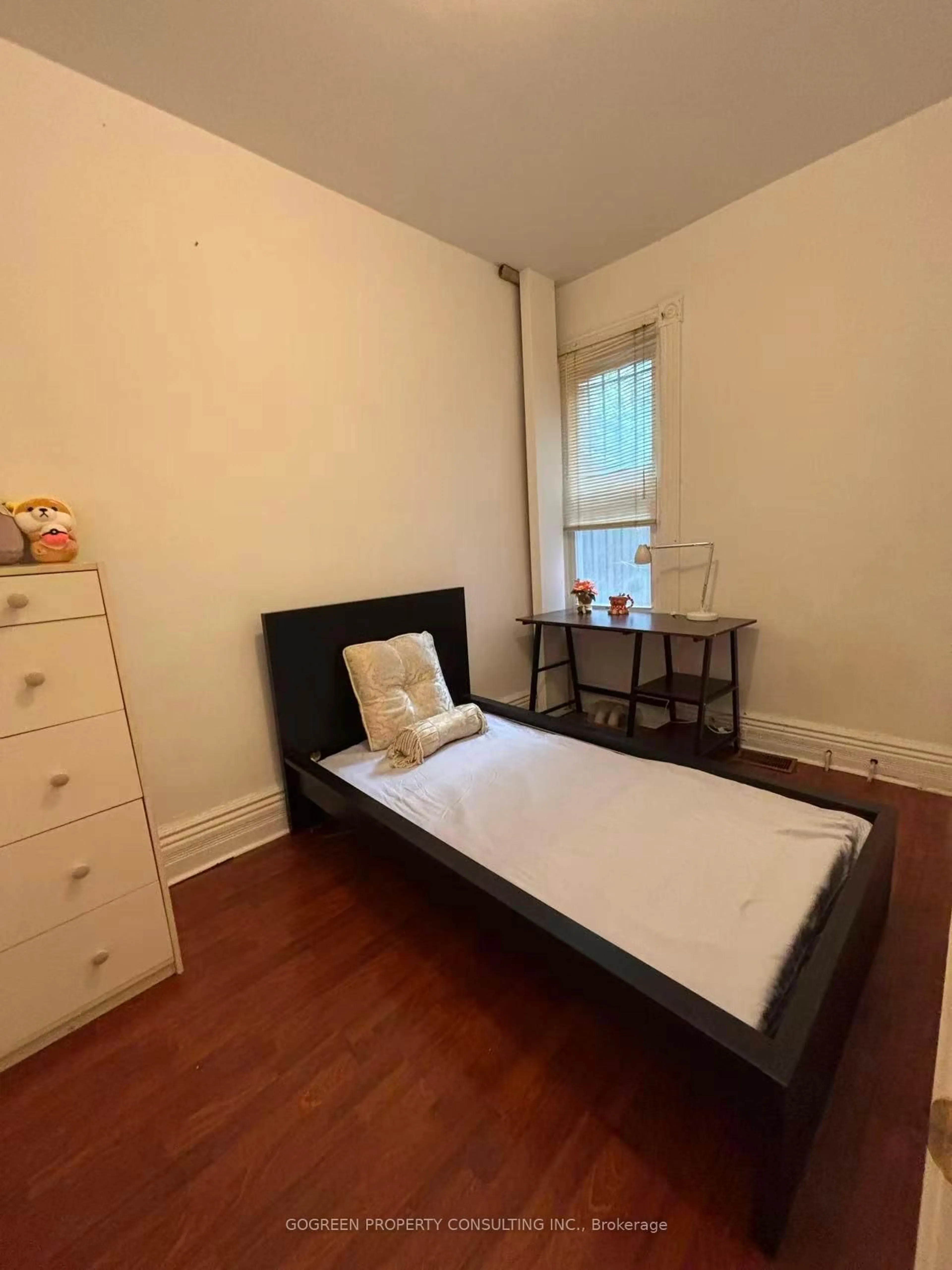 A pic of a room for 182 Boulton Ave, Toronto Ontario M4M 2J9