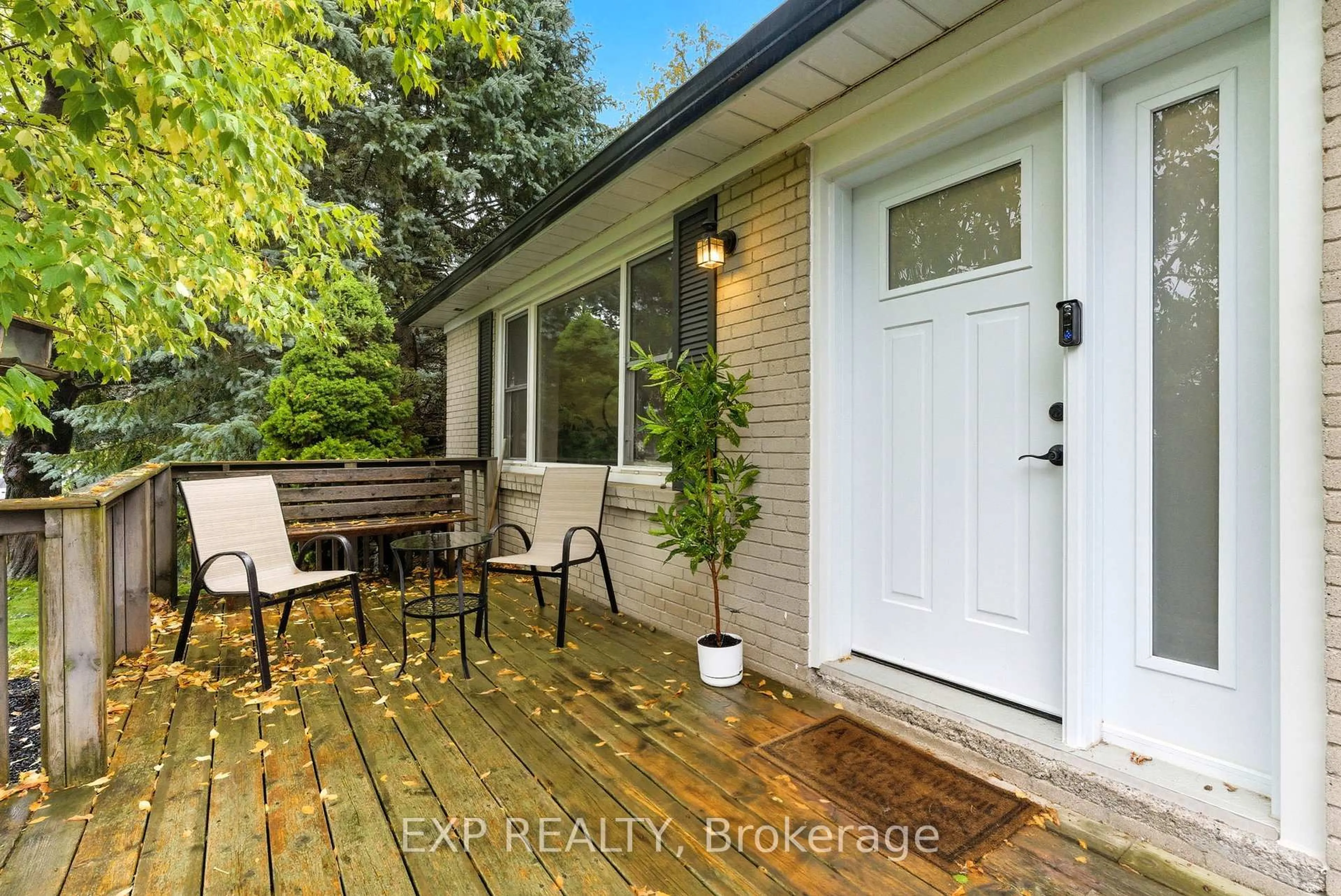 Patio, street for 54 Ferguson Ave, Whitby Ontario L1M 1A6