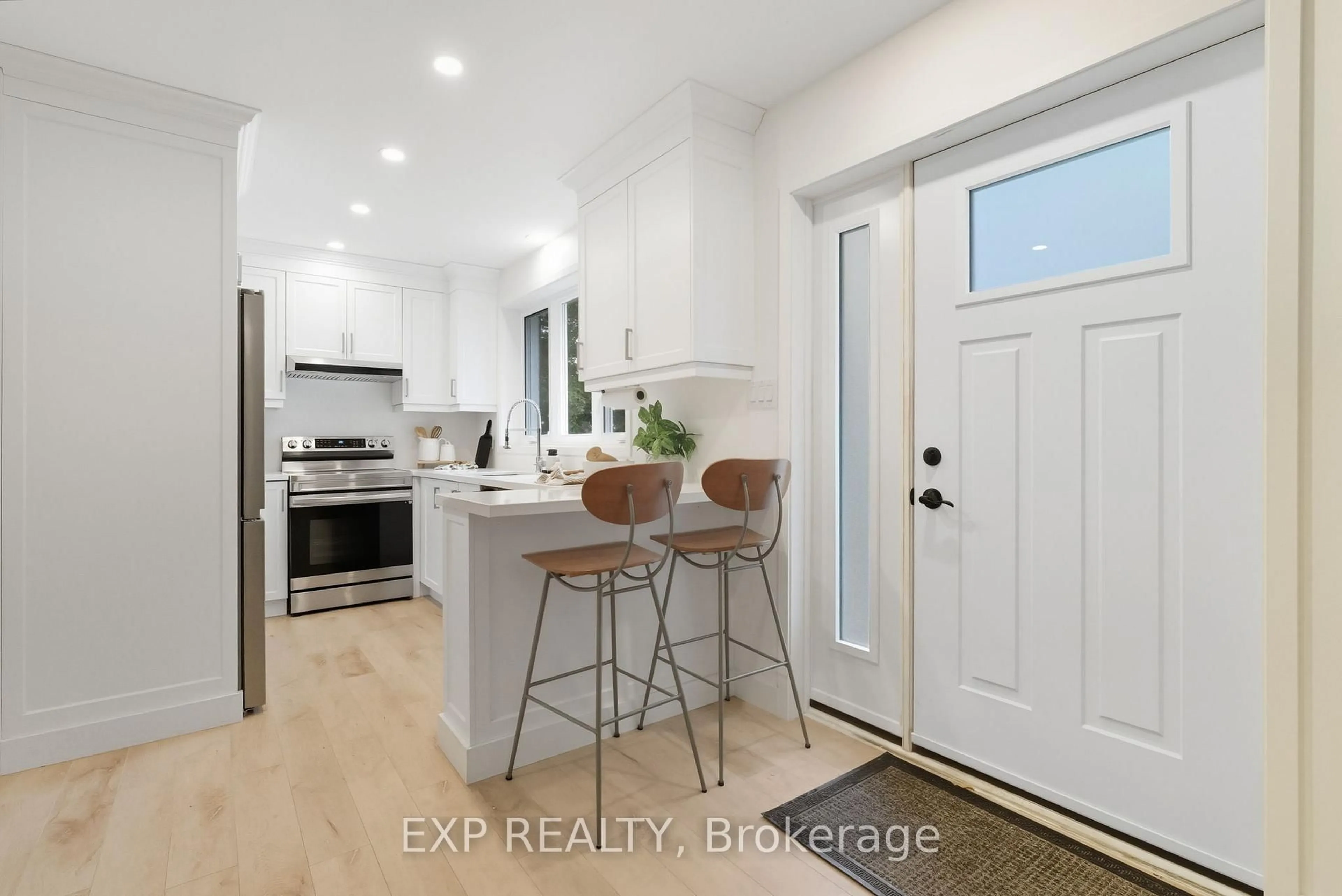 Open concept kitchen, unknown for 54 Ferguson Ave, Whitby Ontario L1M 1A6