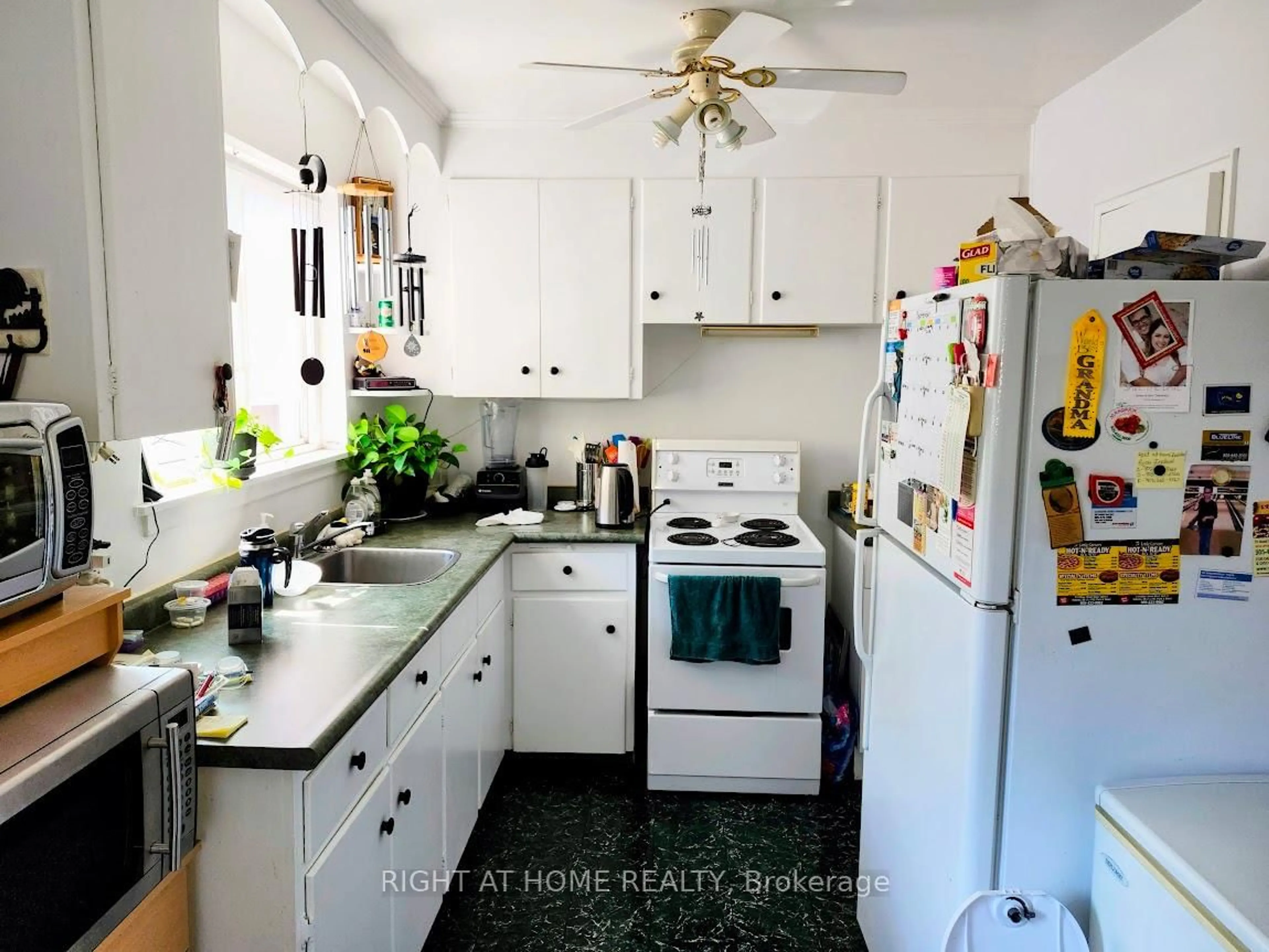 Standard kitchen, unknown for 343 Frontenac Ave, Oshawa Ontario L1J 2A7