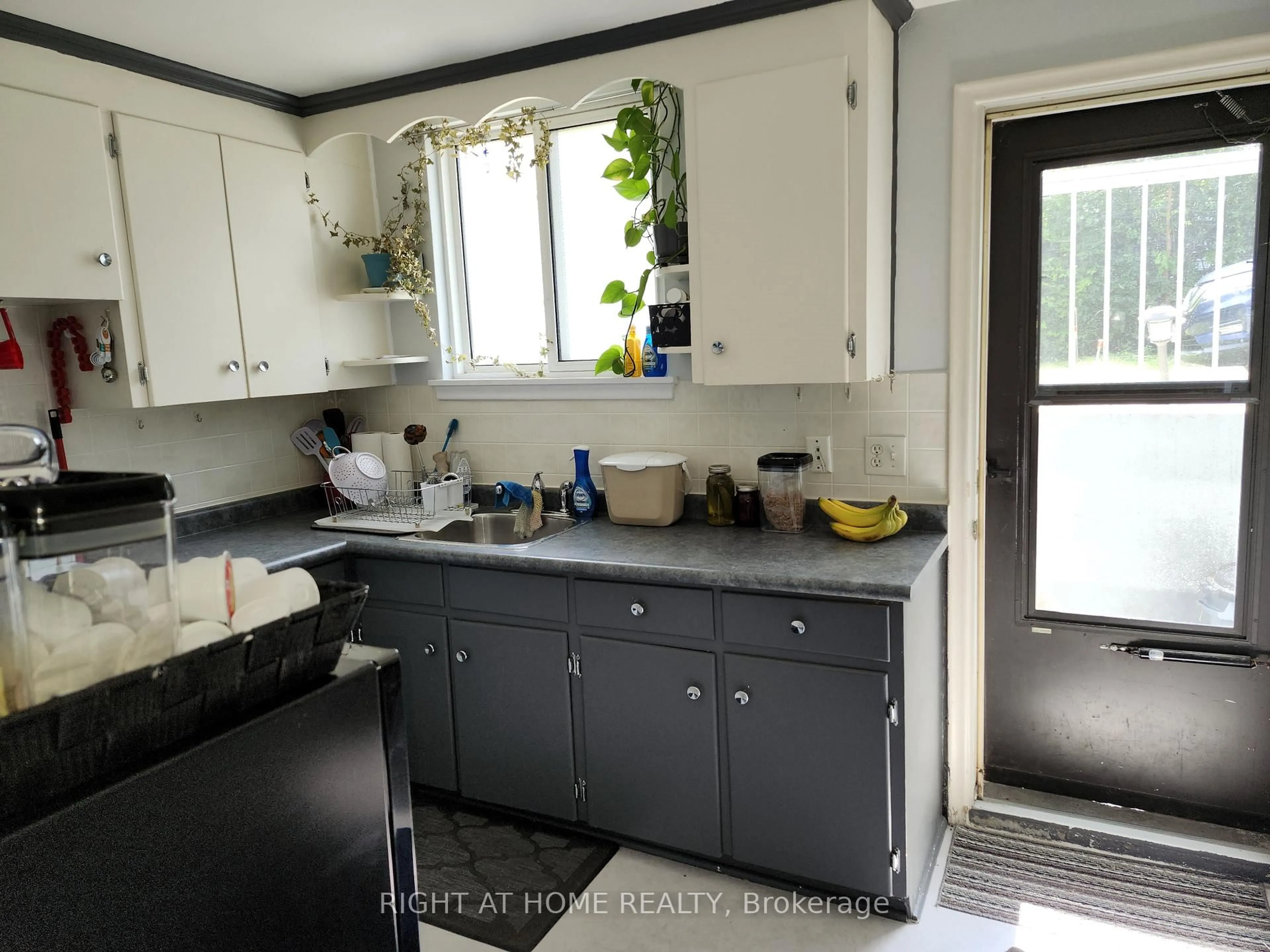Unknown for 343 Frontenac Ave, Oshawa Ontario L1J 2A7