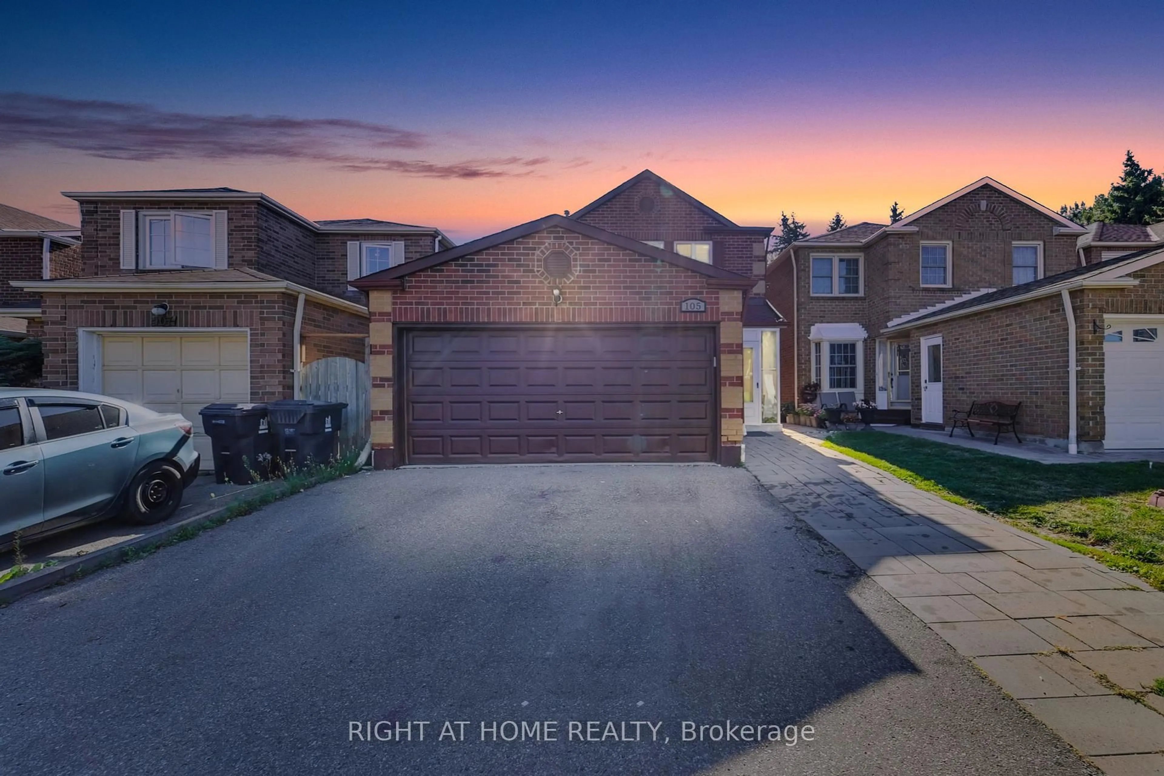 A pic from outside/outdoor area/front of a property/back of a property/a pic from drone, street for 105 Hupfield Tr, Toronto Ontario M1B 4R5