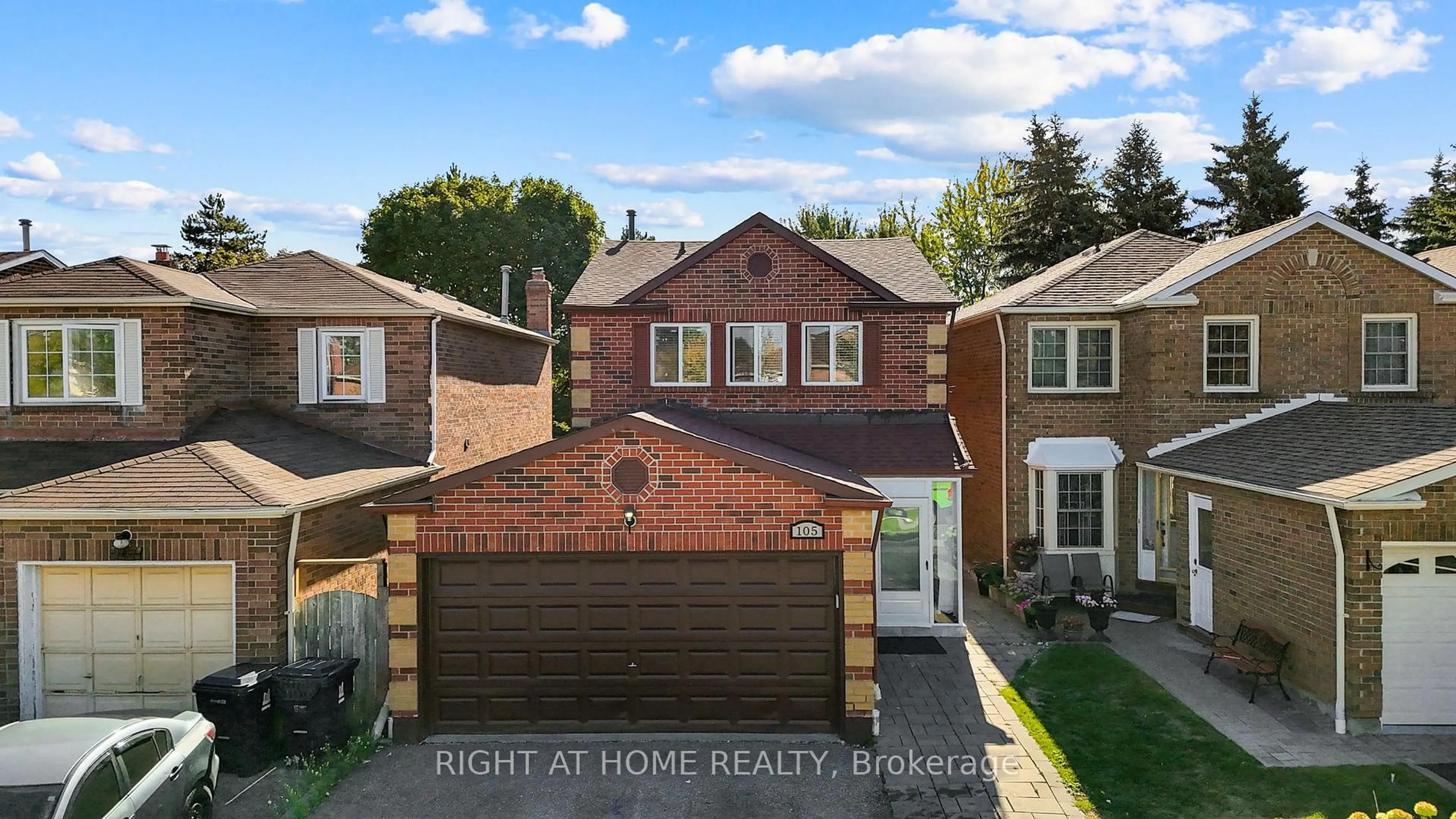 A pic from outside/outdoor area/front of a property/back of a property/a pic from drone, street for 105 Hupfield Tr, Toronto Ontario M1B 4R5