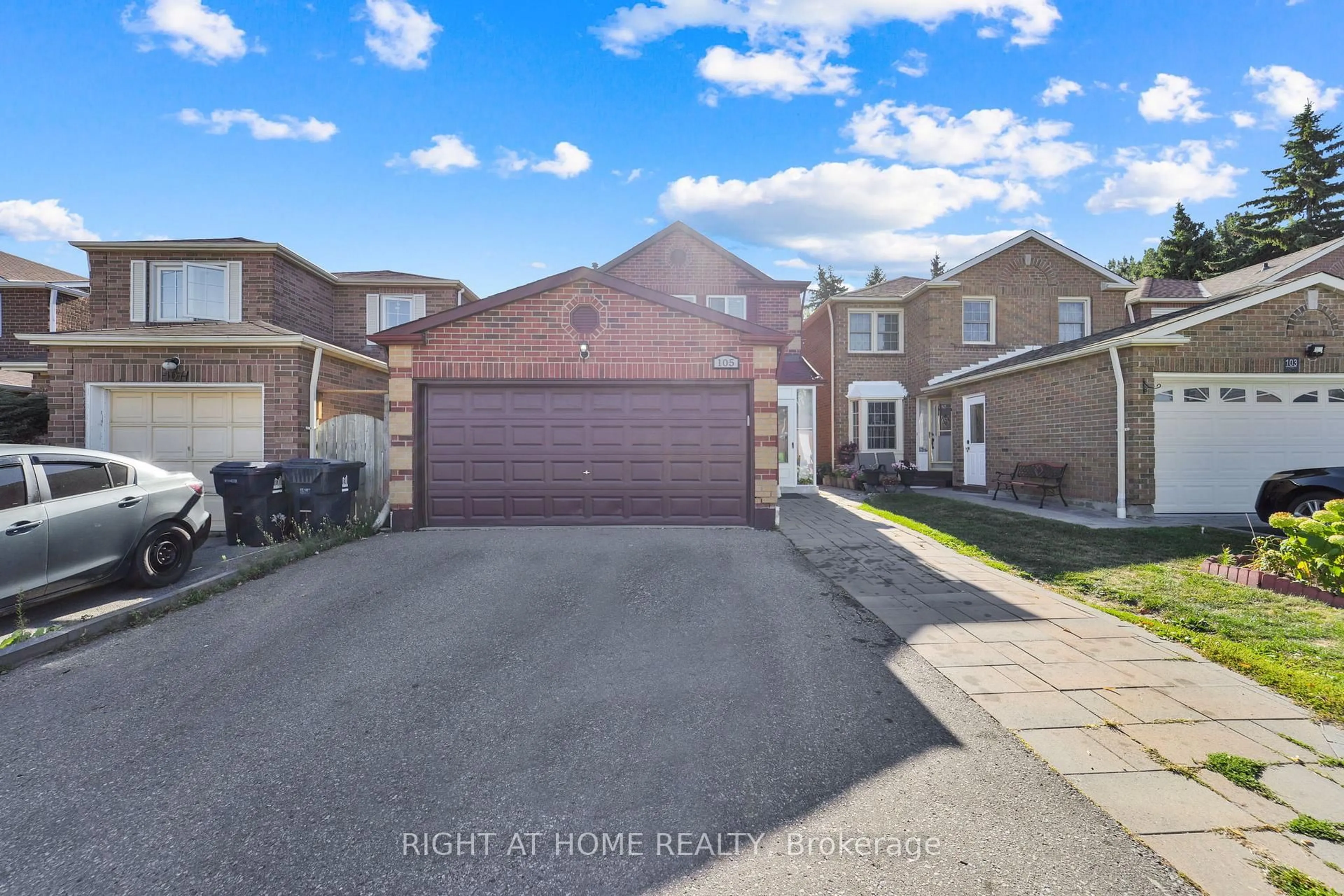 A pic from outside/outdoor area/front of a property/back of a property/a pic from drone, street for 105 Hupfield Tr, Toronto Ontario M1B 4R5