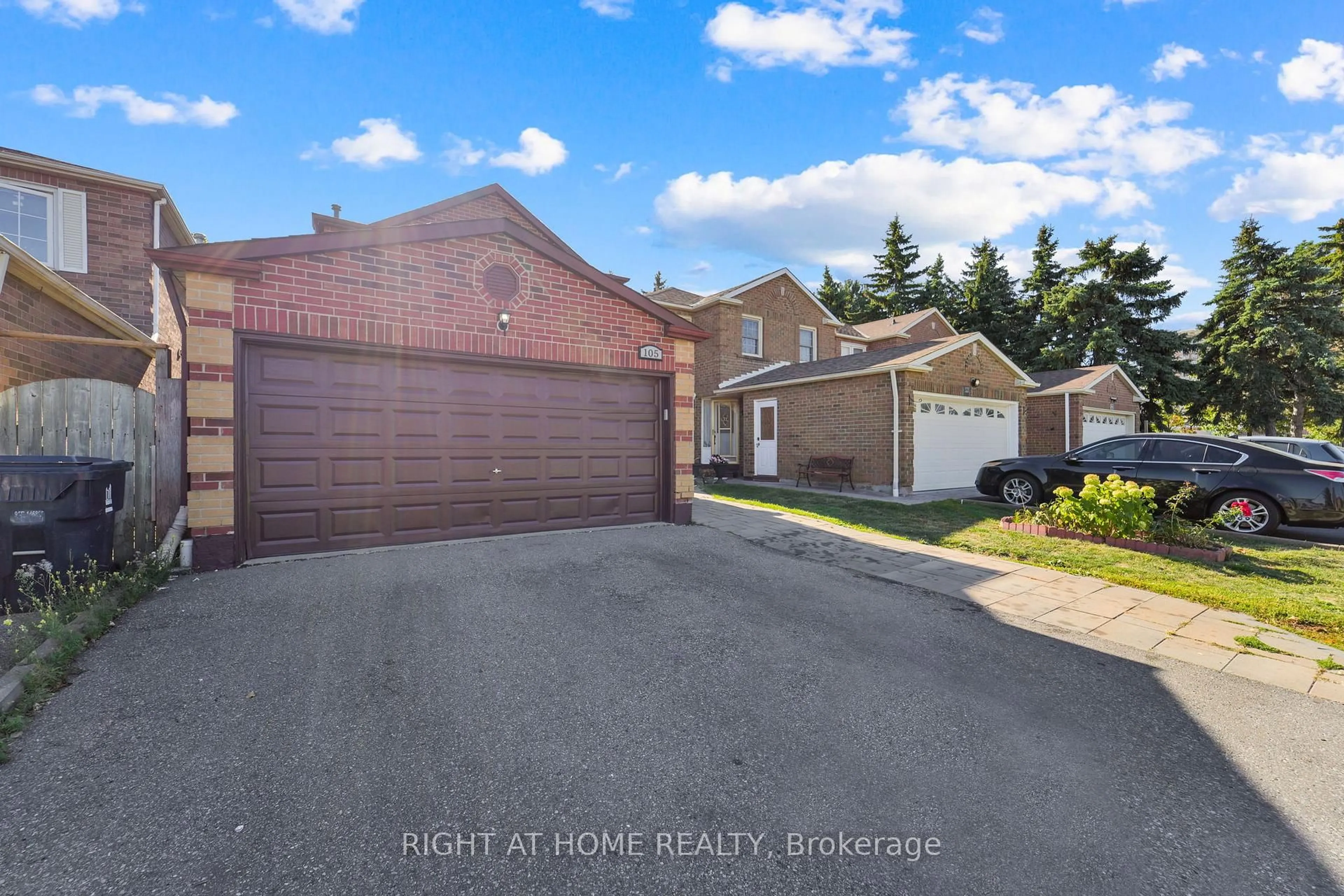 A pic from outside/outdoor area/front of a property/back of a property/a pic from drone, street for 105 Hupfield Tr, Toronto Ontario M1B 4R5