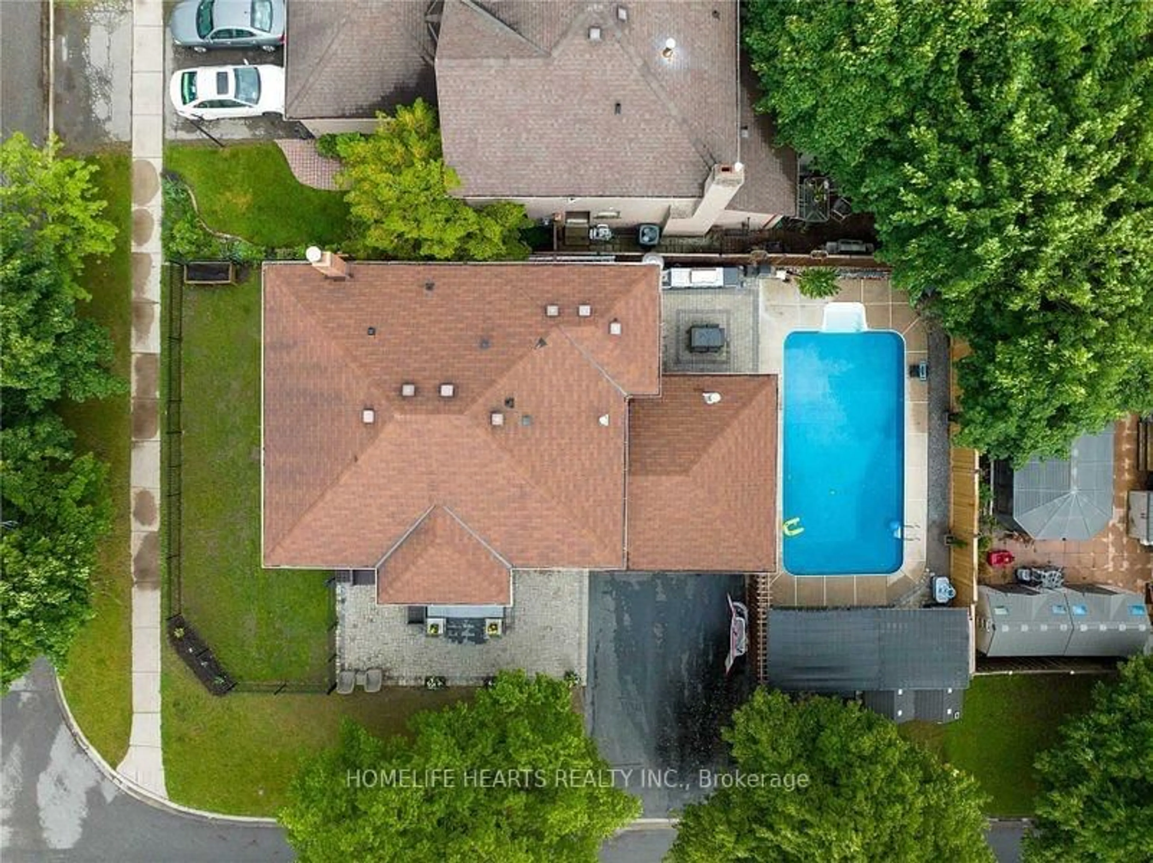 A pic from outside/outdoor area/front of a property/back of a property/a pic from drone, street for 3 Radford Dr, Ajax Ontario L1T 1V9