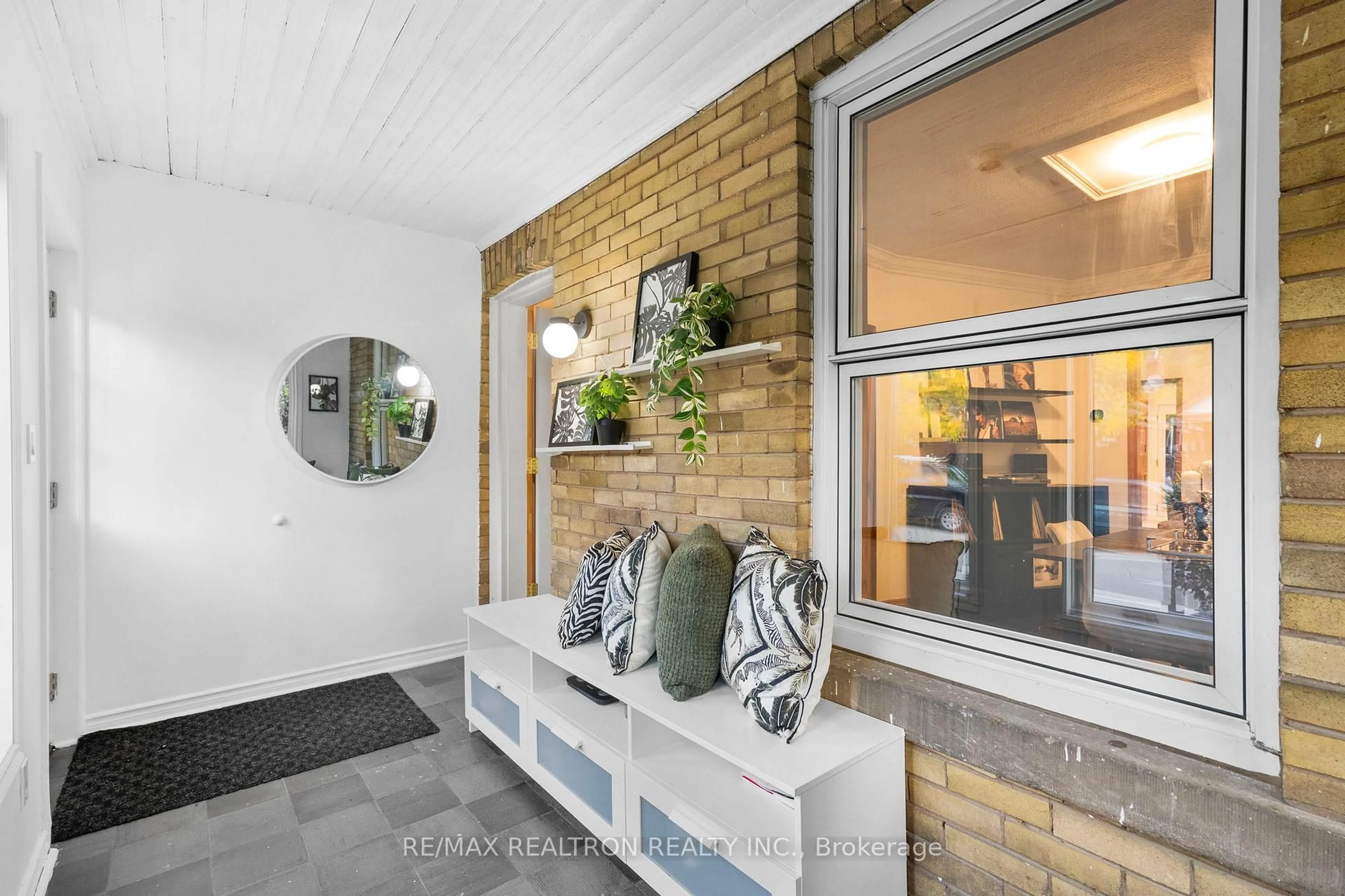 Indoor entryway for 259 Gowan Ave, Toronto Ontario M4J 2K7