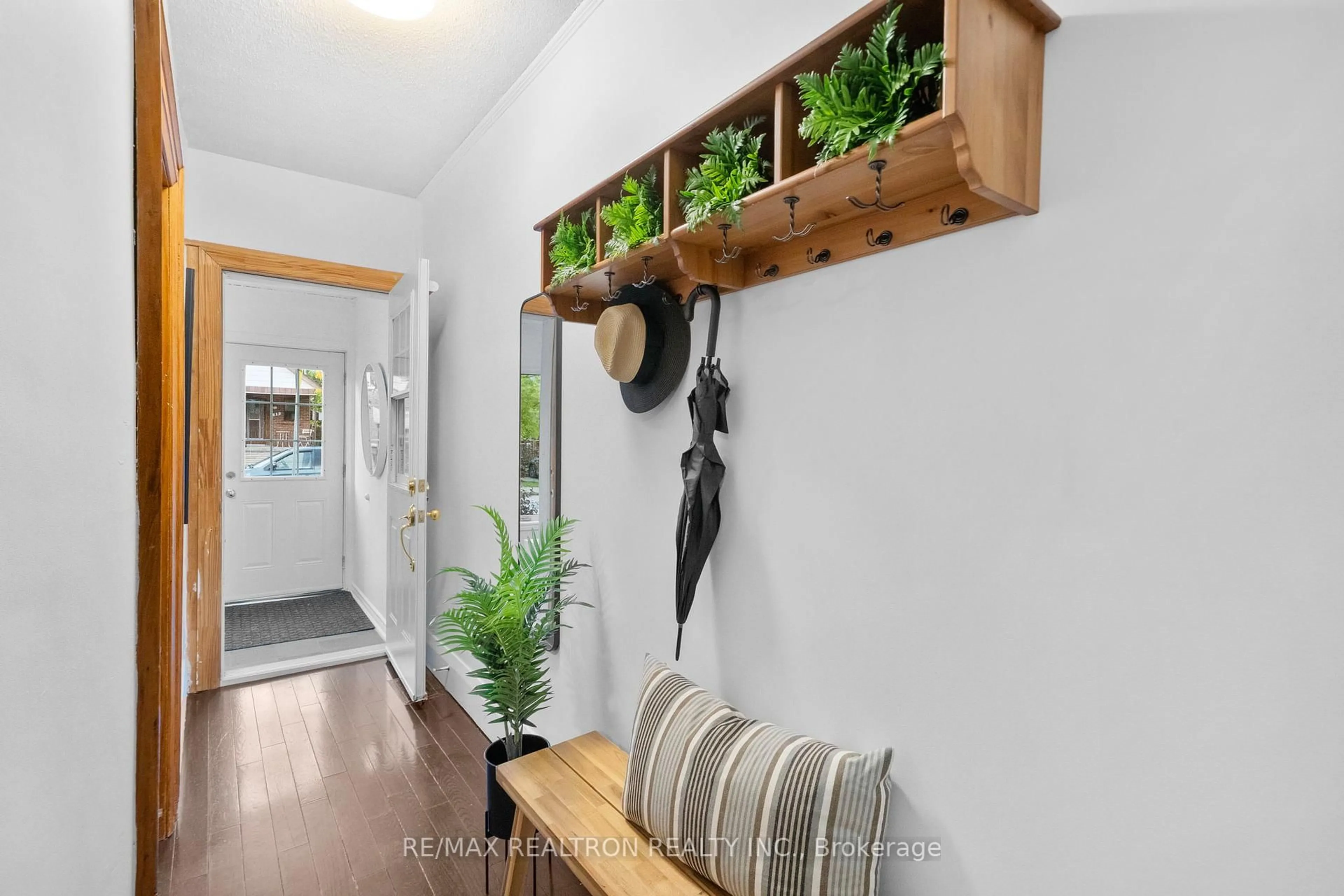 Indoor entryway for 259 Gowan Ave, Toronto Ontario M4J 2K7