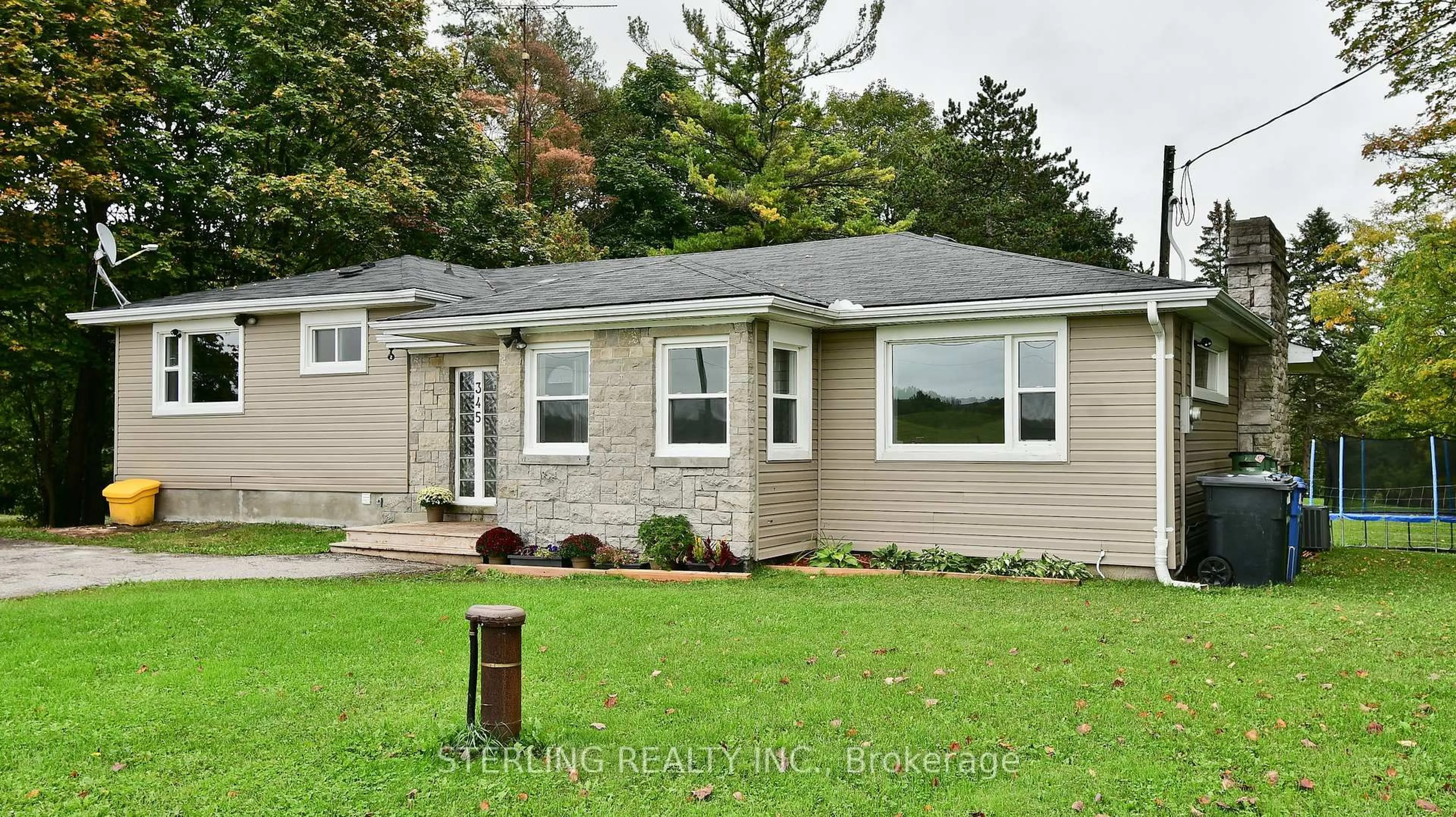 Home with vinyl exterior material, street for 345 Myrtle Rd, Whitby Ontario L1H 7K4