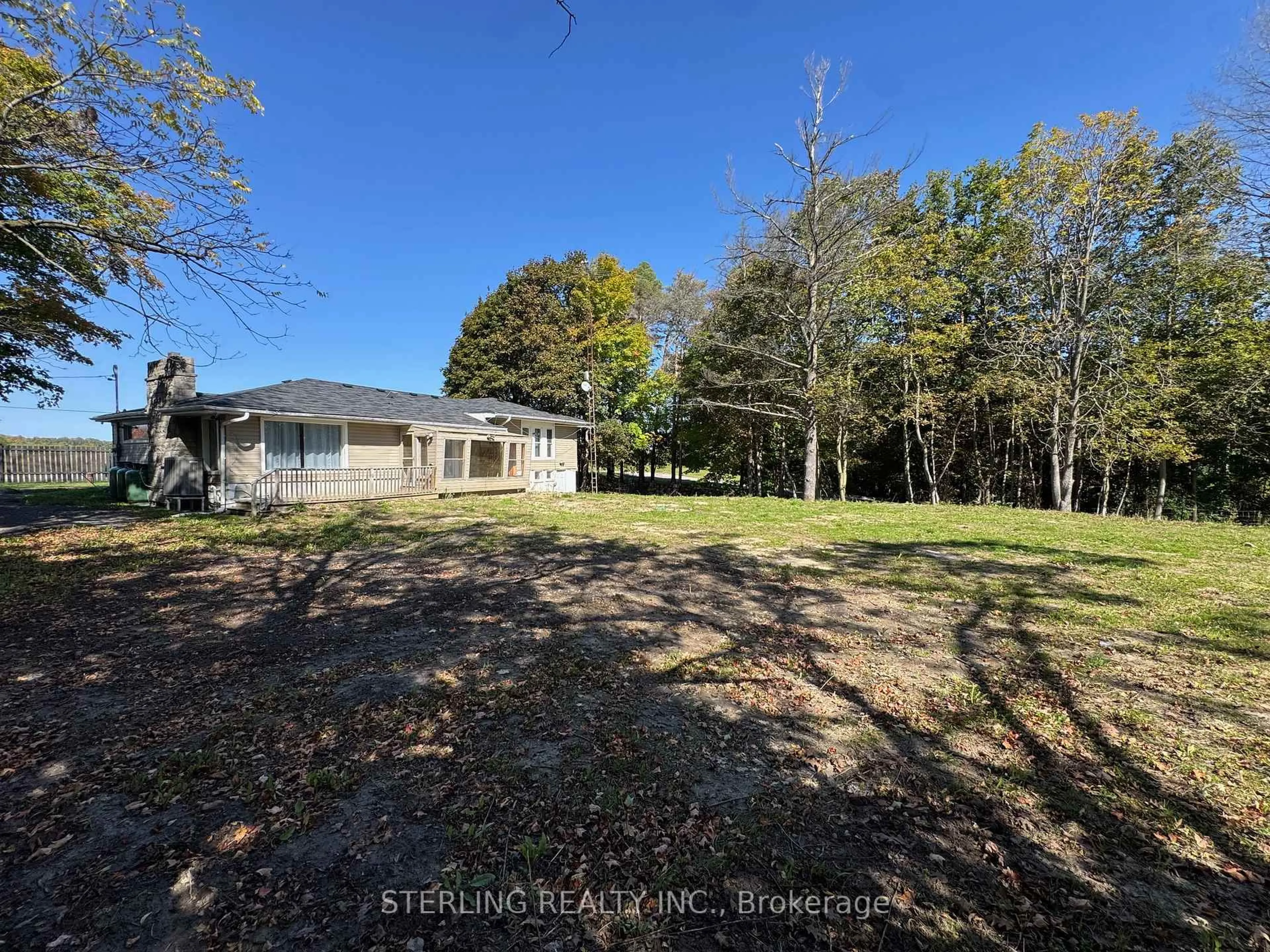 A pic from outside/outdoor area/front of a property/back of a property/a pic from drone, water/lake/river/ocean view for 345 Myrtle Rd, Whitby Ontario L1H 7K4