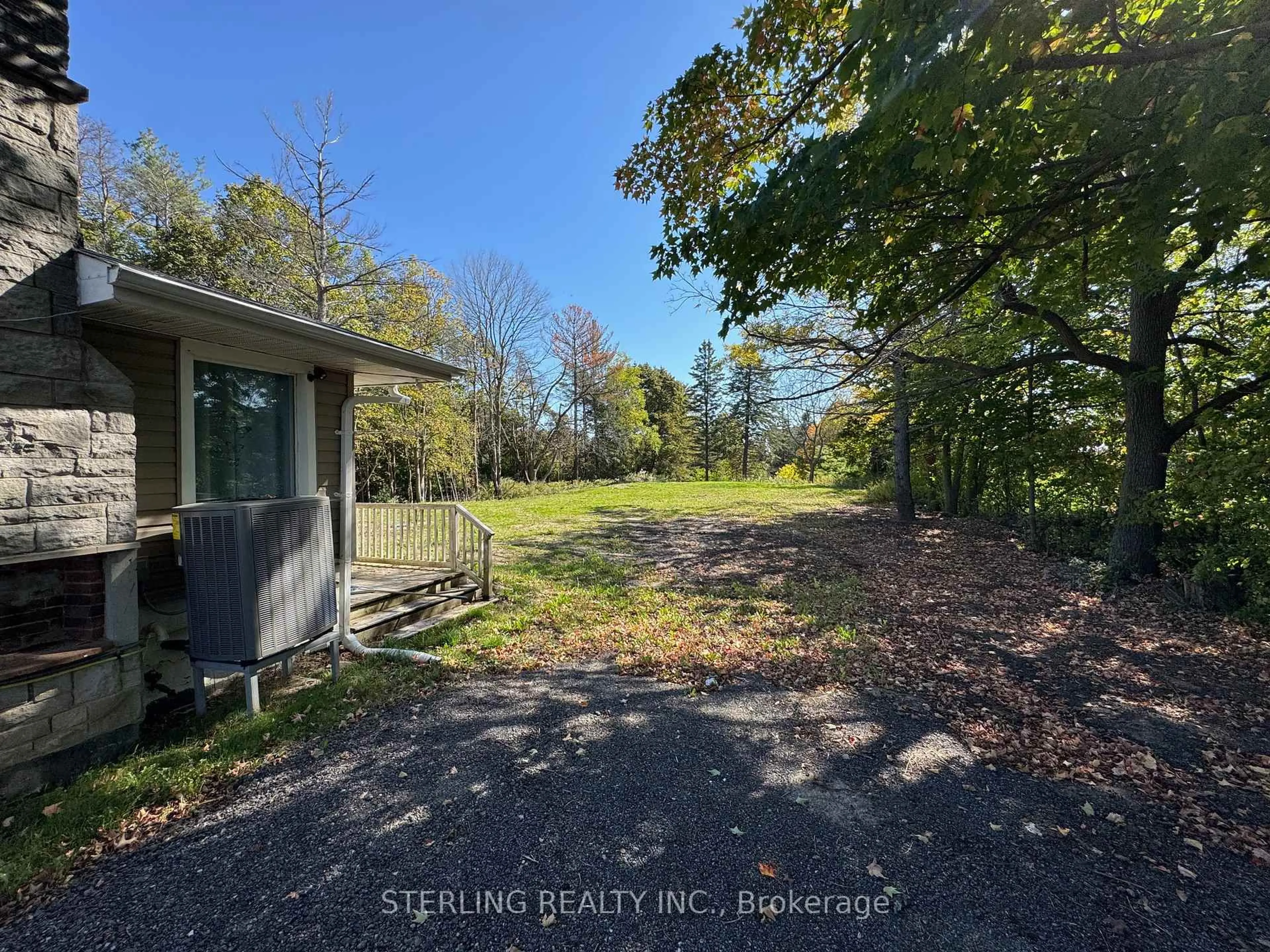 A pic from outside/outdoor area/front of a property/back of a property/a pic from drone, unknown for 345 Myrtle Rd, Whitby Ontario L1H 7K4
