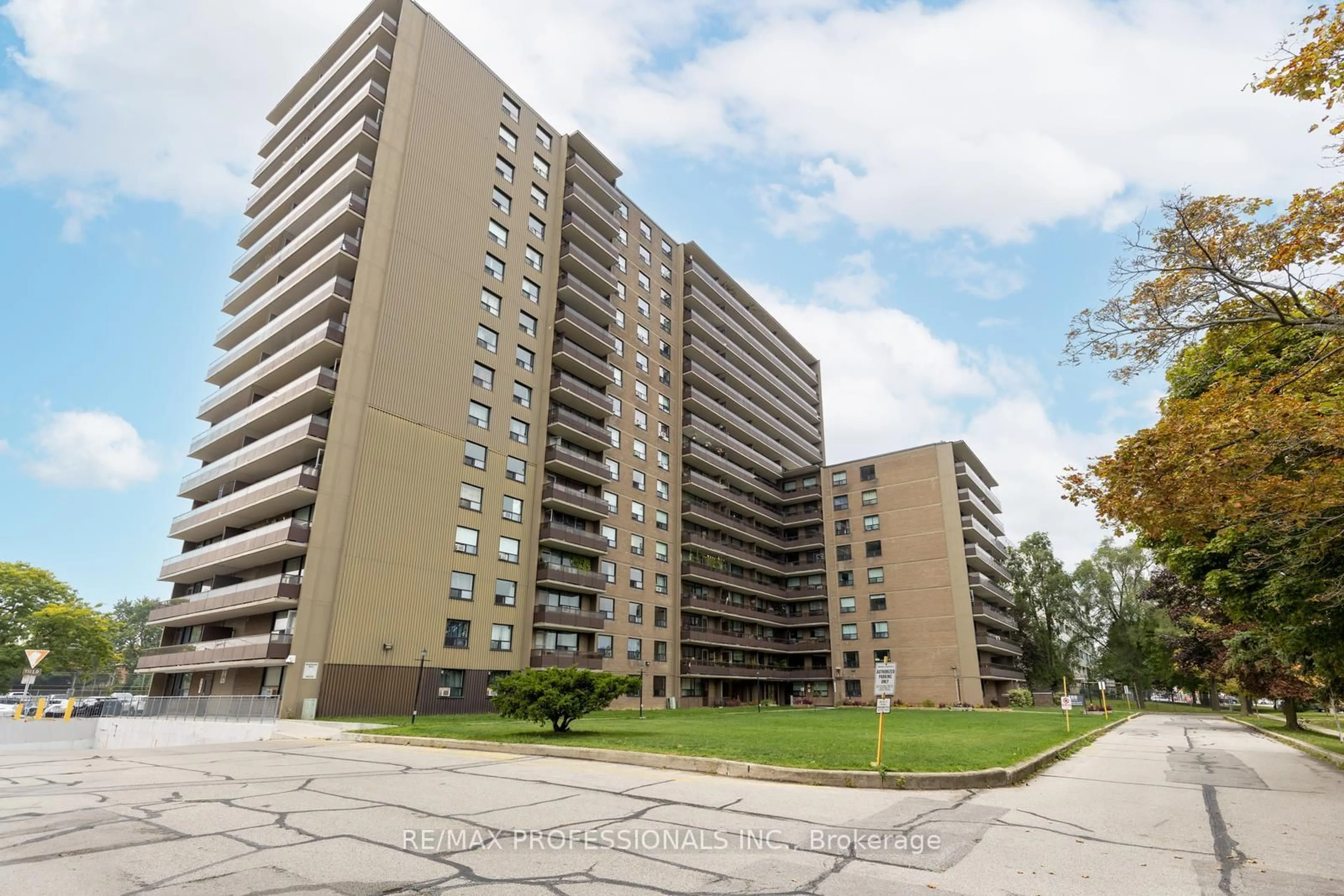 Unknown for 180 Markham Rd #1704, Toronto Ontario M1M 2Z9