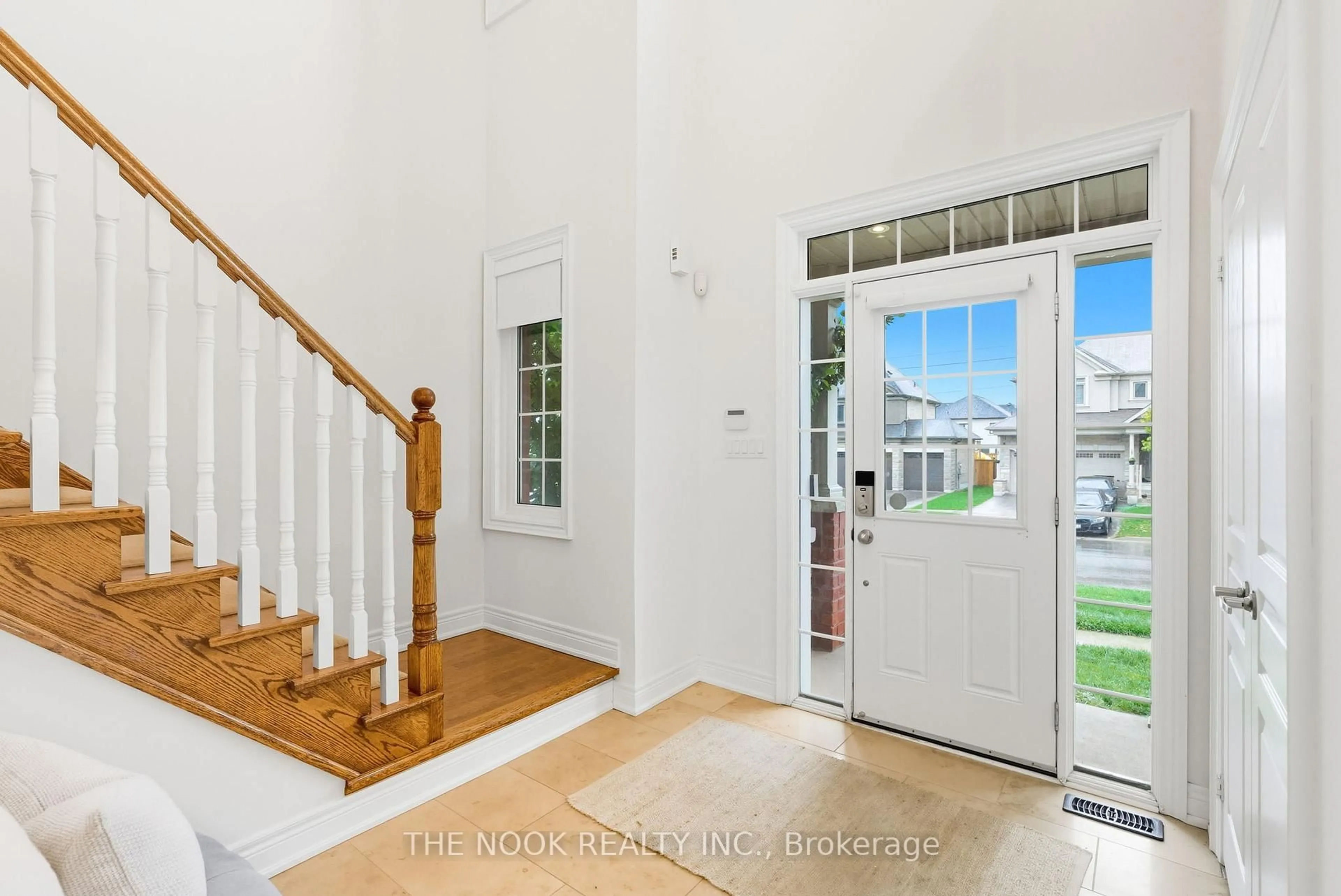 Indoor entryway for 2085 Rudell Rd, Clarington Ontario L1B 0C6
