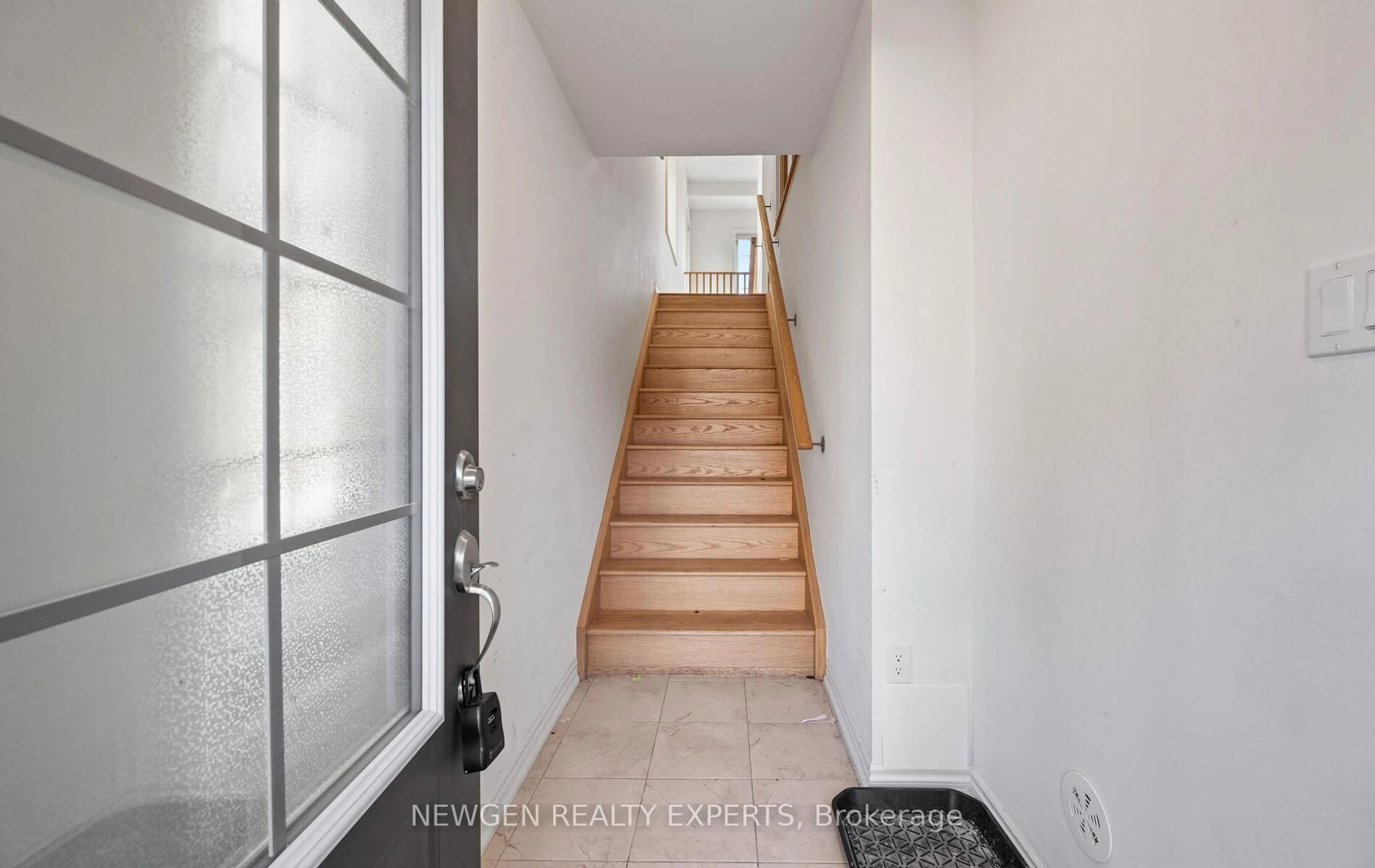 Indoor entryway for 223 Royal Northern Path, Oshawa Ontario L1L 0R6