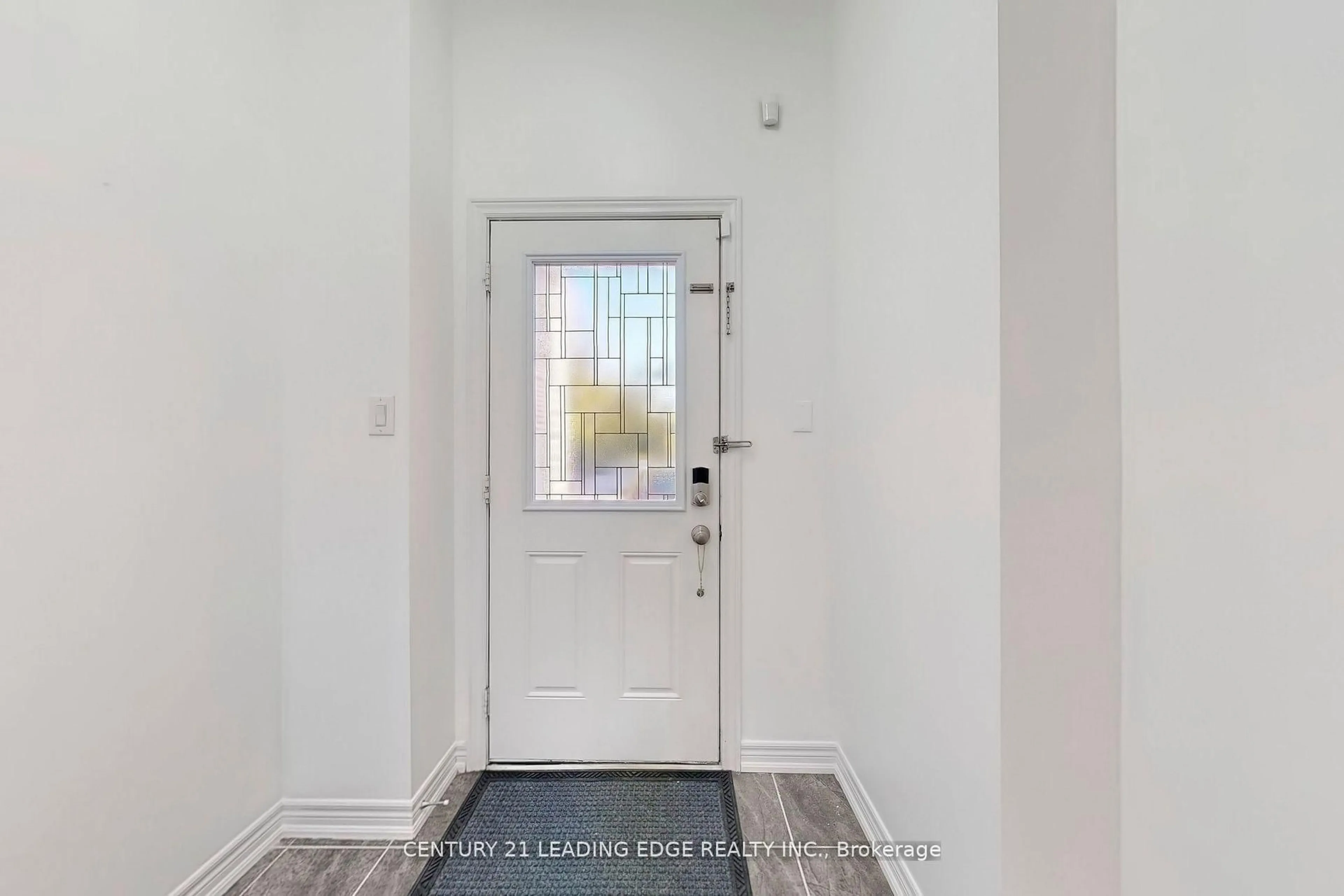 Indoor entryway for 12 Pringdale Gardens Circ, Toronto Ontario M1J 0B1