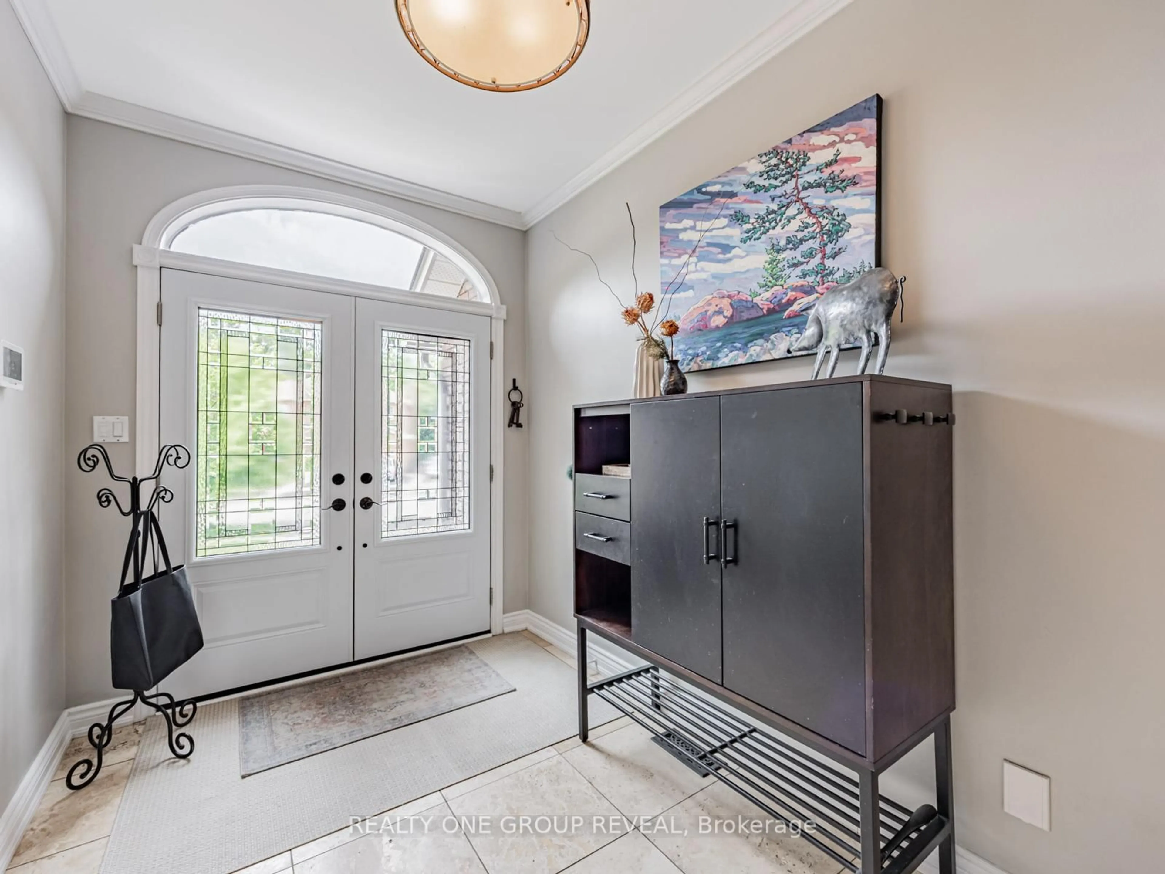 Indoor entryway for 862 Baylawn Dr, Pickering Ontario L1X 2R9