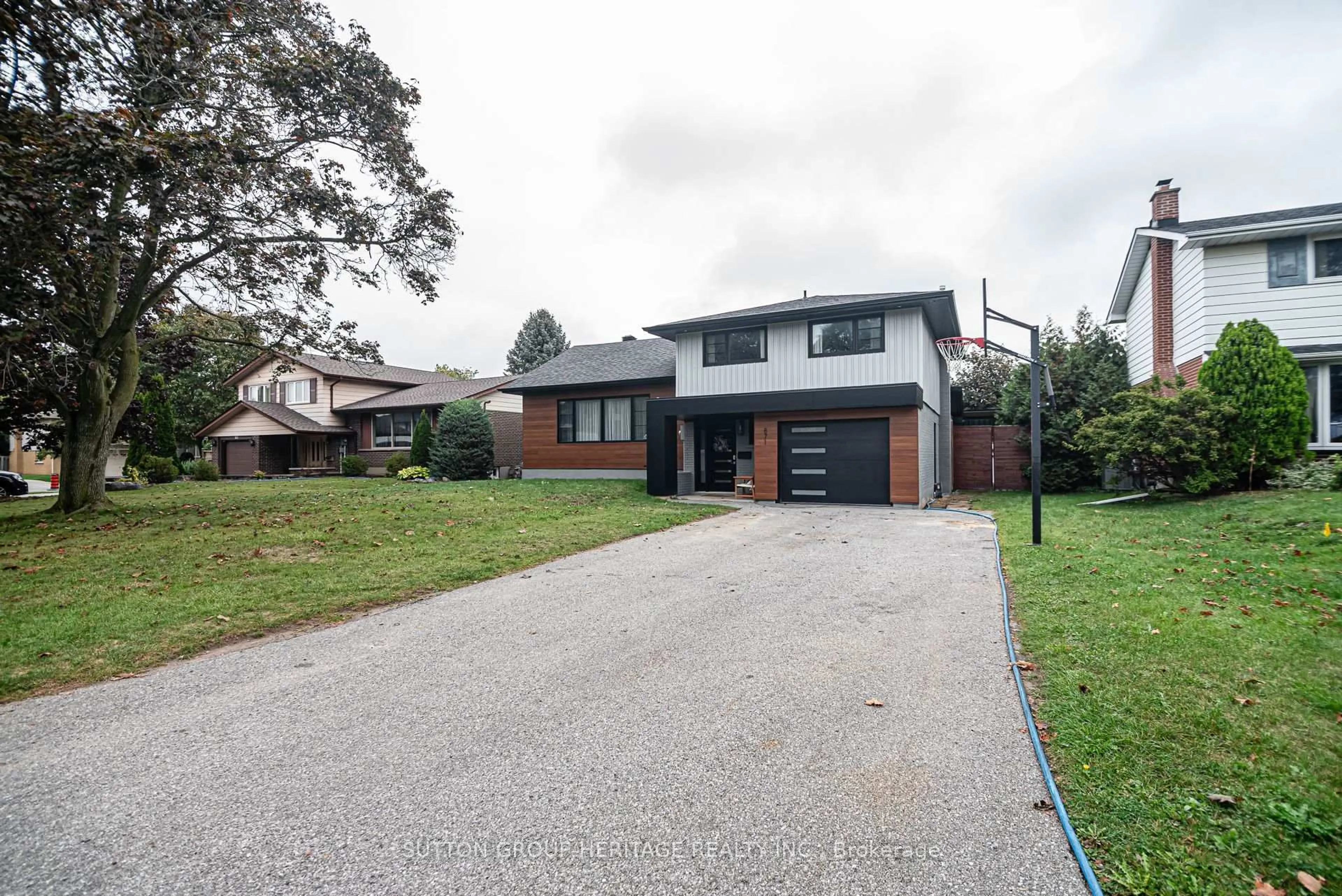 Home with brick exterior material, street for 871 Fernhill Blvd, Oshawa Ontario L1J 5K5