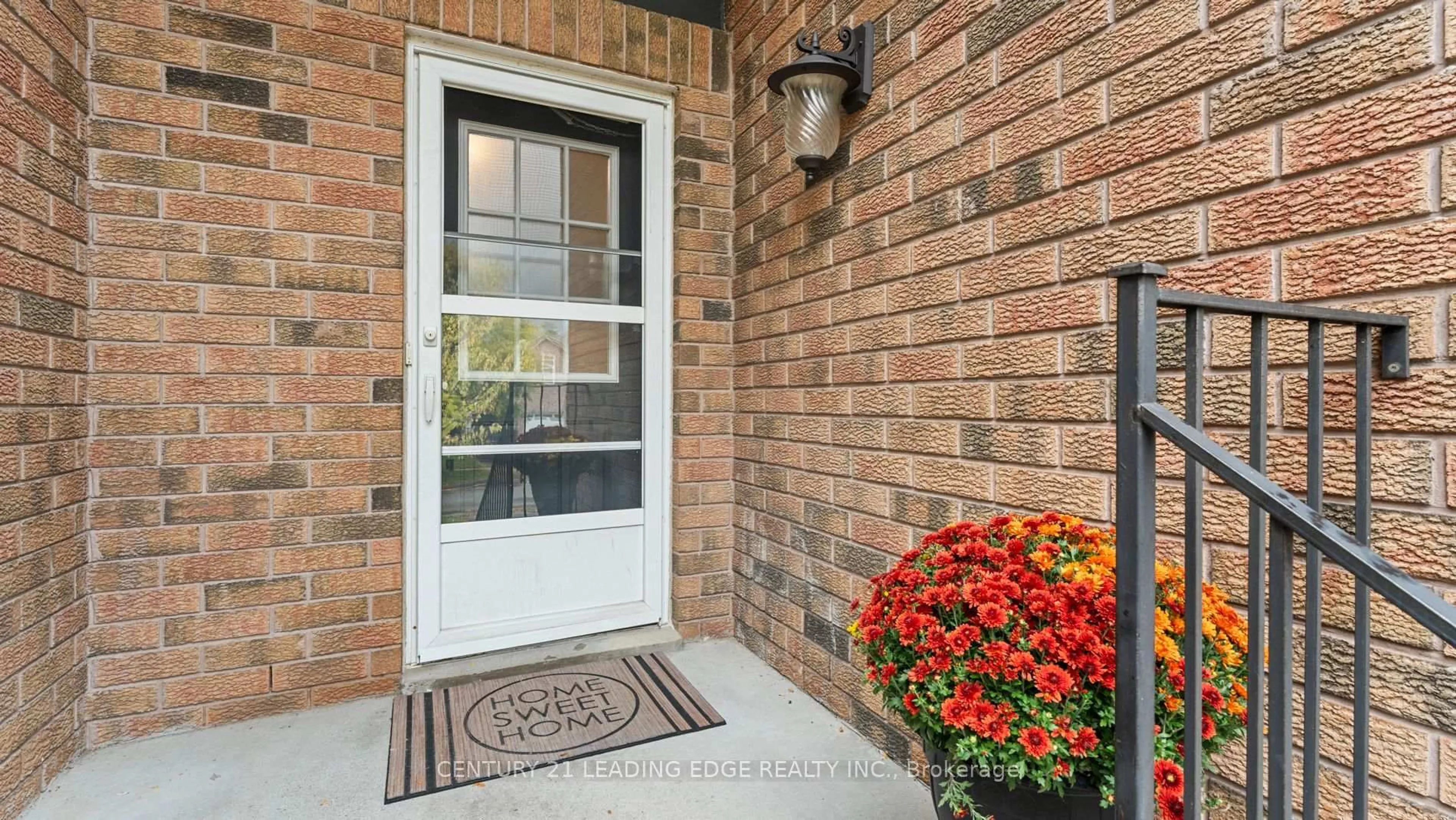 Indoor entryway for 330 Sparrow Circ, Pickering Ontario L1V 6Y3