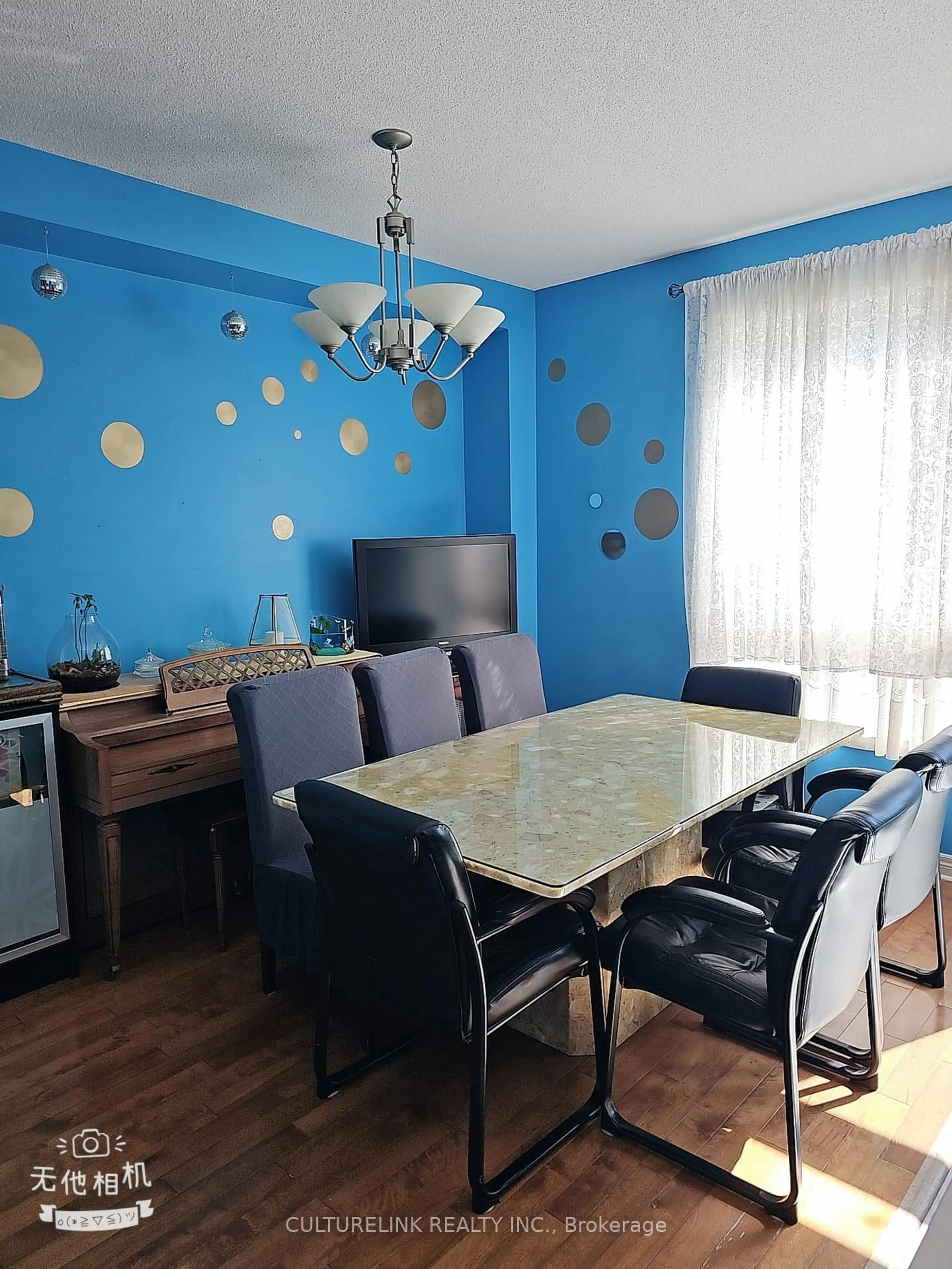 Dining room, wood/laminate floor for 25 Red Hawk Rd, Toronto Ontario M1B 6B2