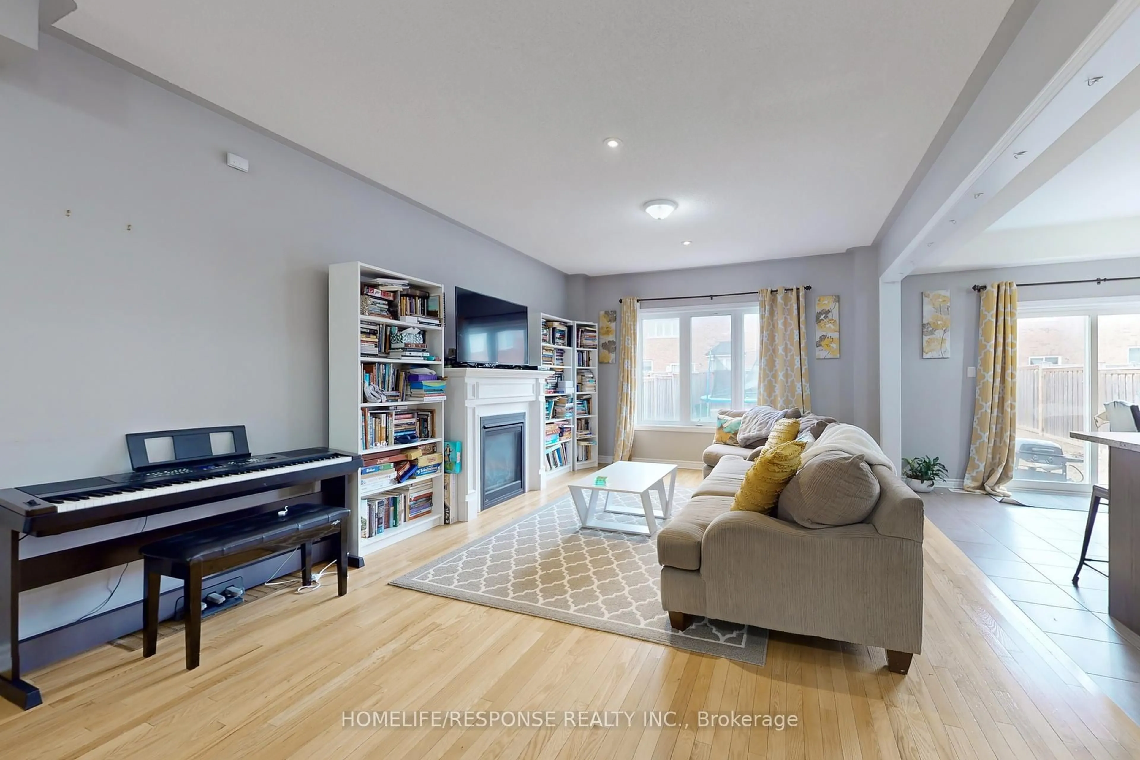 Living room with furniture, wood/laminate floor for 846 Groveland Ave, Oshawa Ontario L1K 0W1