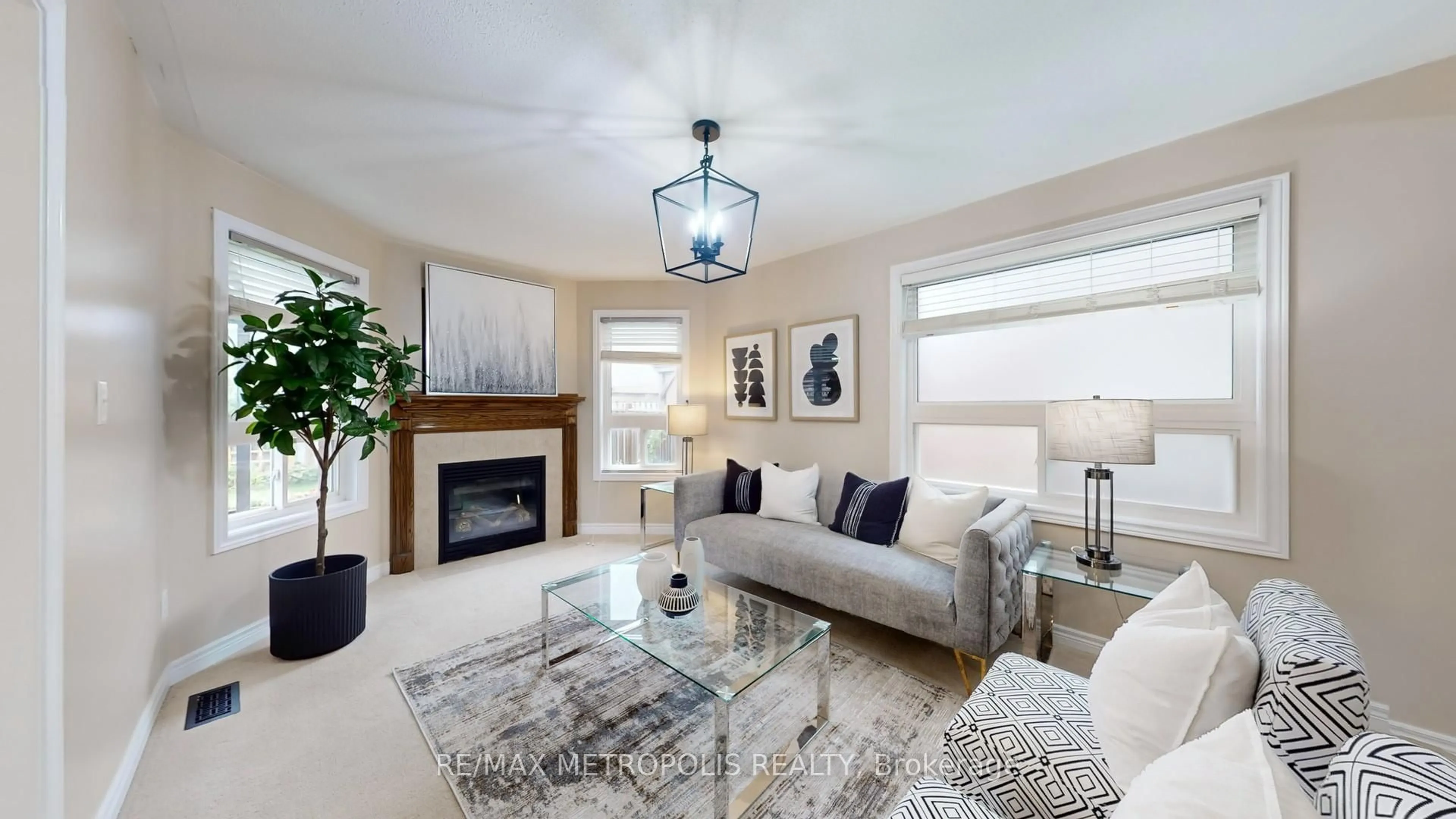 Living room with furniture, unknown for 192 Avondale Dr, Clarington Ontario L1E 0G2