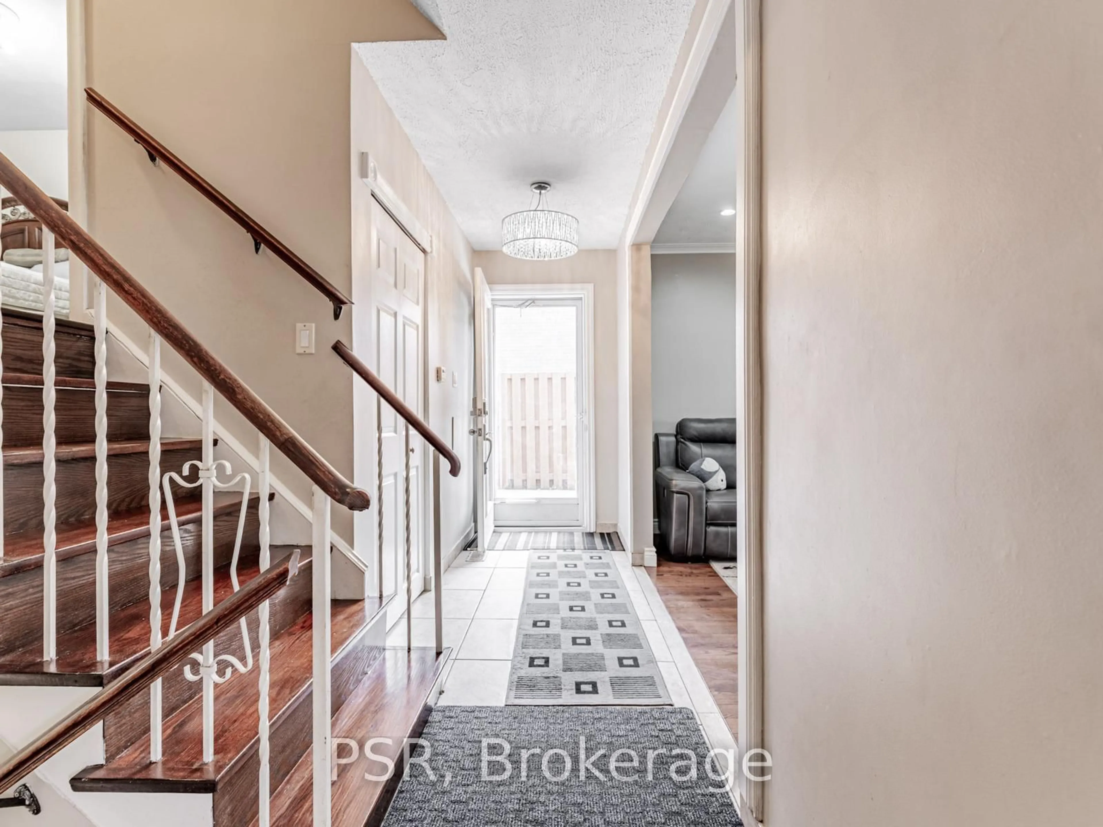 Indoor entryway for 27 Willsteven Dr, Toronto Ontario M1G 1C5