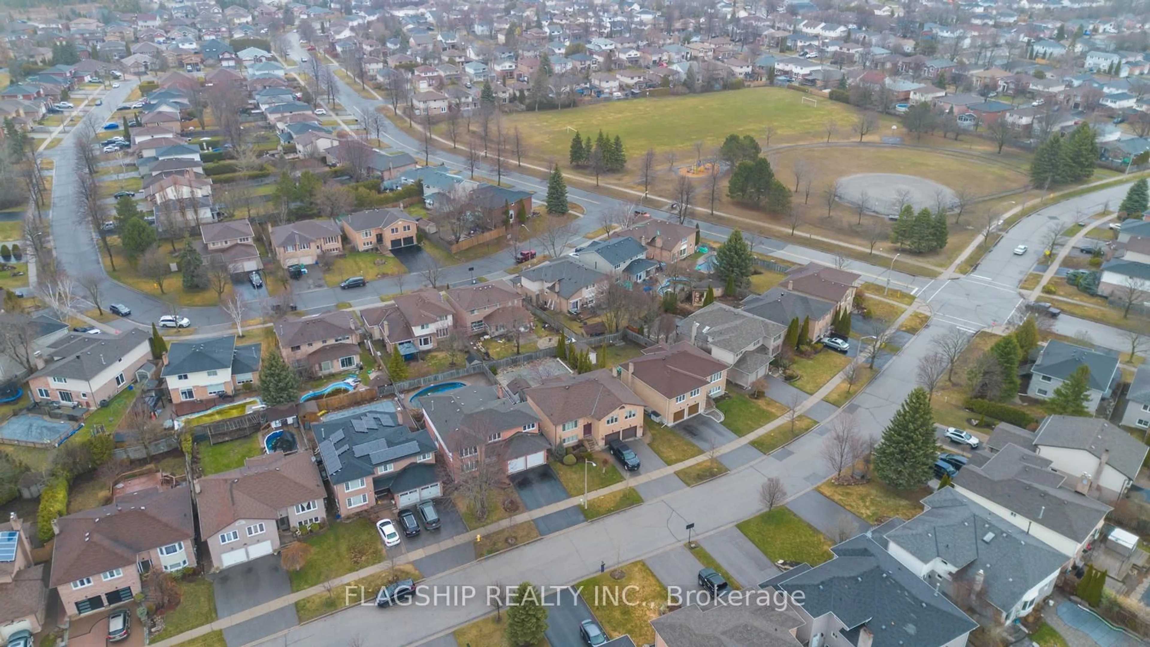 A pic from outside/outdoor area/front of a property/back of a property/a pic from drone, street for 98 Devondale St, Clarington Ontario L1E 2A1