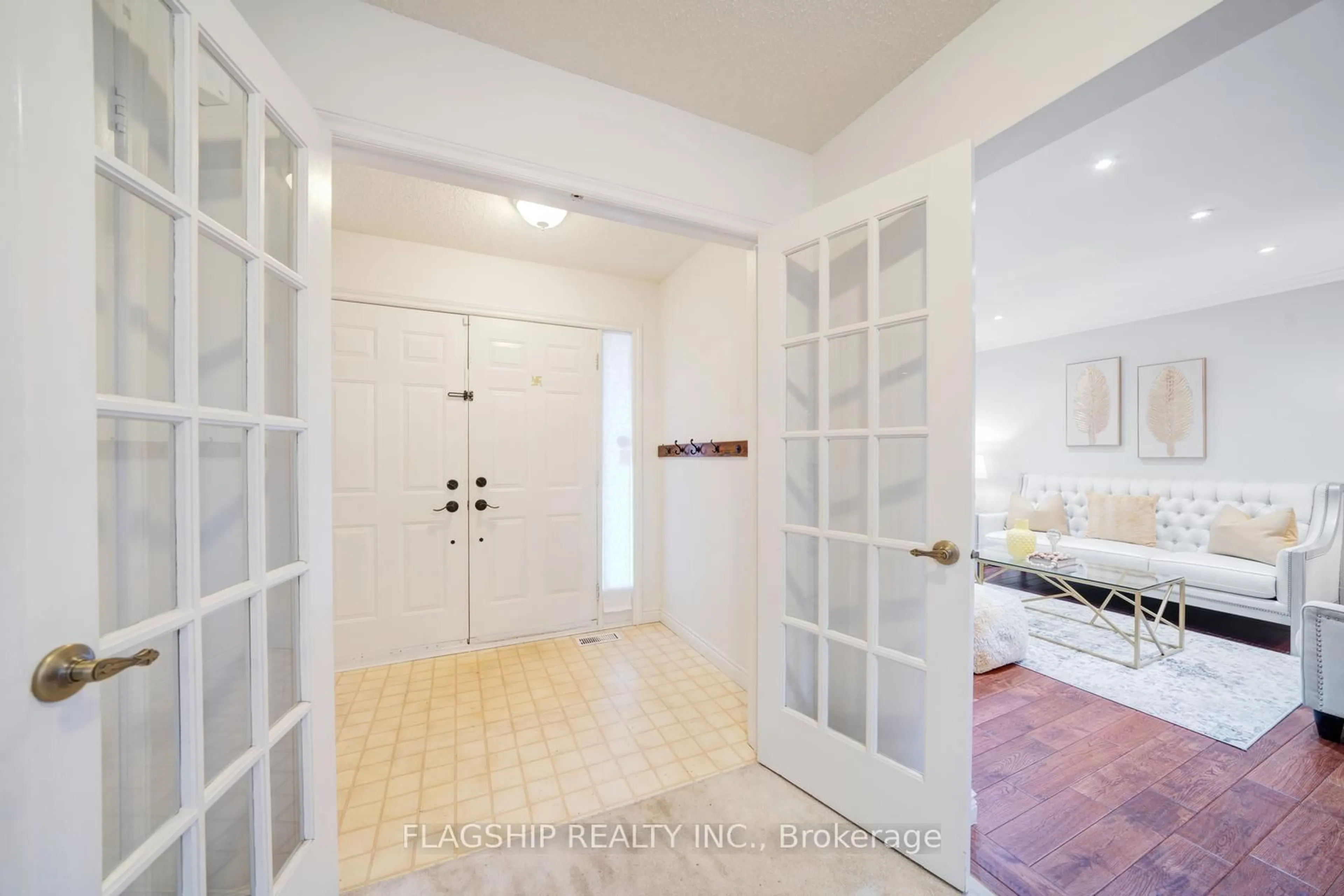 Indoor entryway for 98 Devondale St, Clarington Ontario L1E 2A1