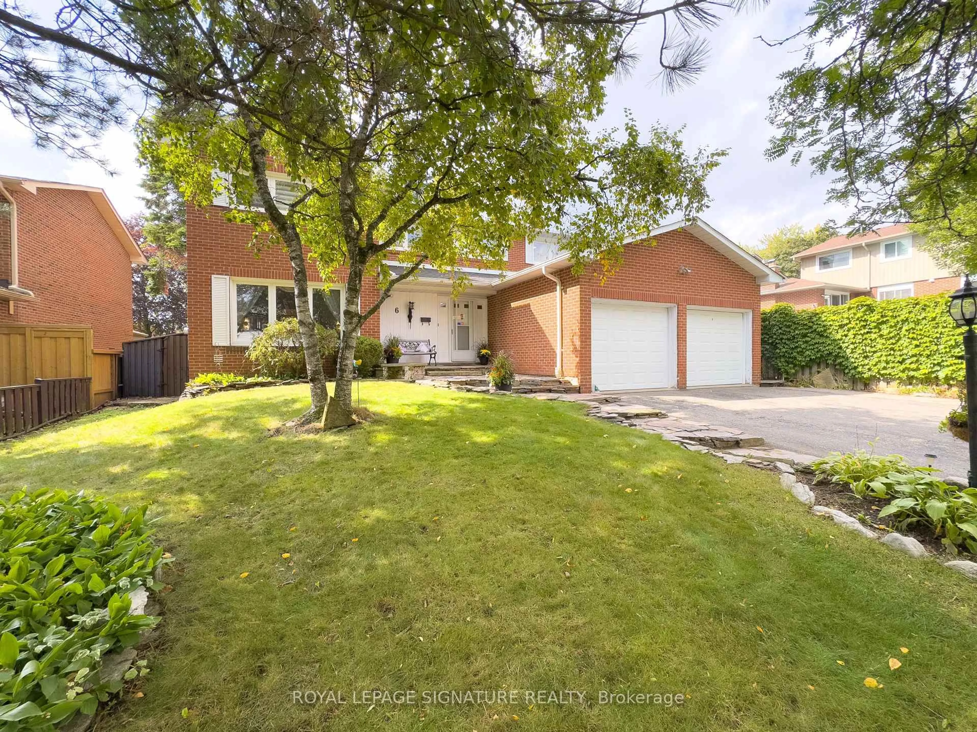 A pic from outside/outdoor area/front of a property/back of a property/a pic from drone, street for 6 Satchell Blvd, Toronto Ontario M1C 3B4