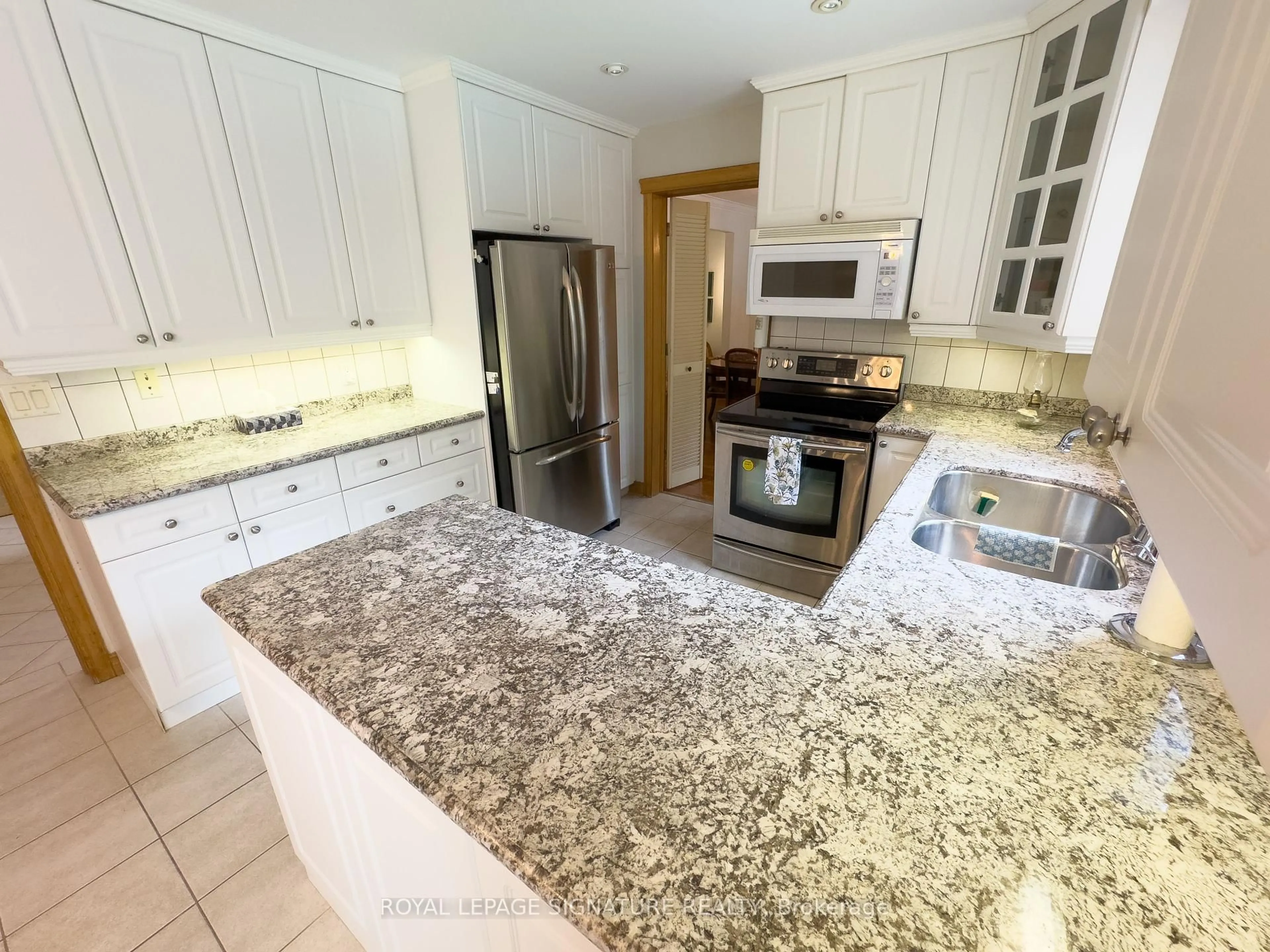 Open concept kitchen, ceramic/tile floor for 6 Satchell Blvd, Toronto Ontario M1C 3B4