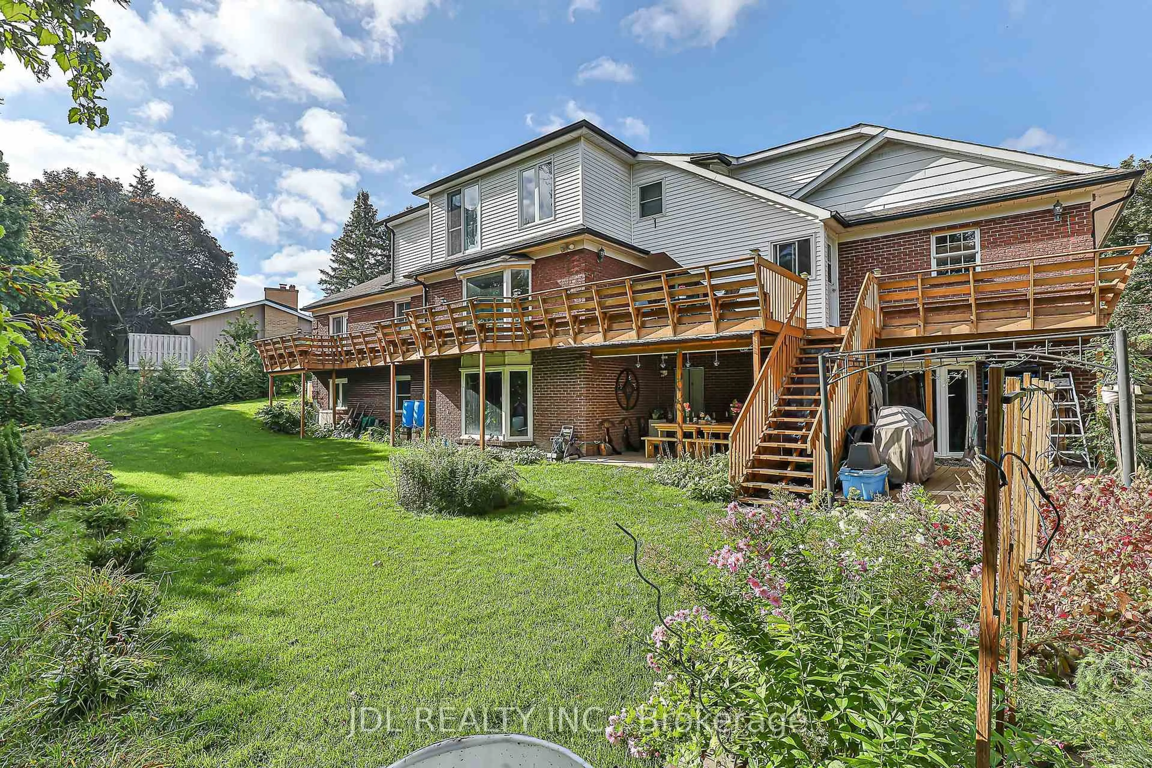Patio, water/lake/river/ocean view for 65 Grandview St, Oshawa Ontario L1G 6N6