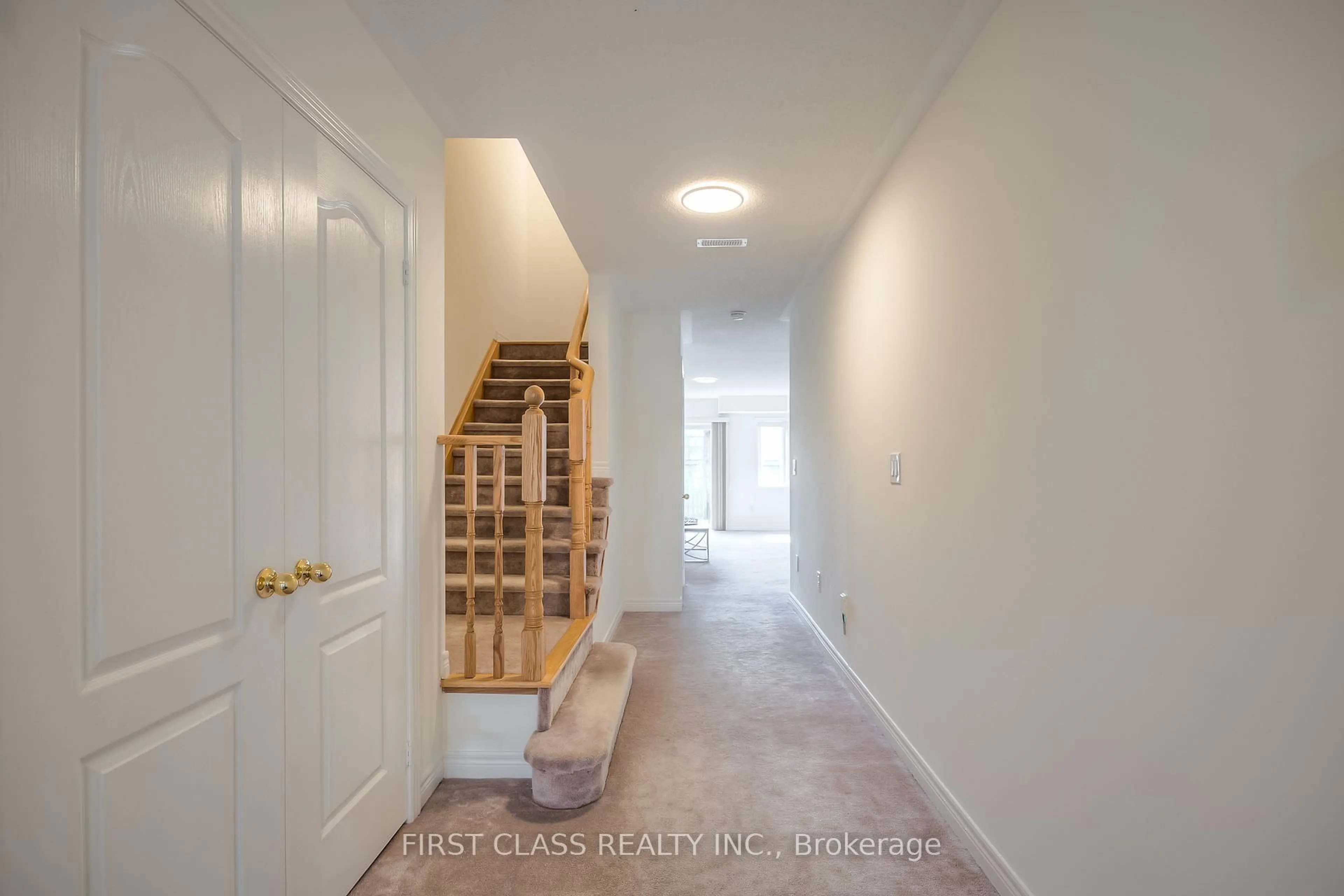Indoor entryway for 1719 Carousel Dr, Pickering Ontario L1X 0C1