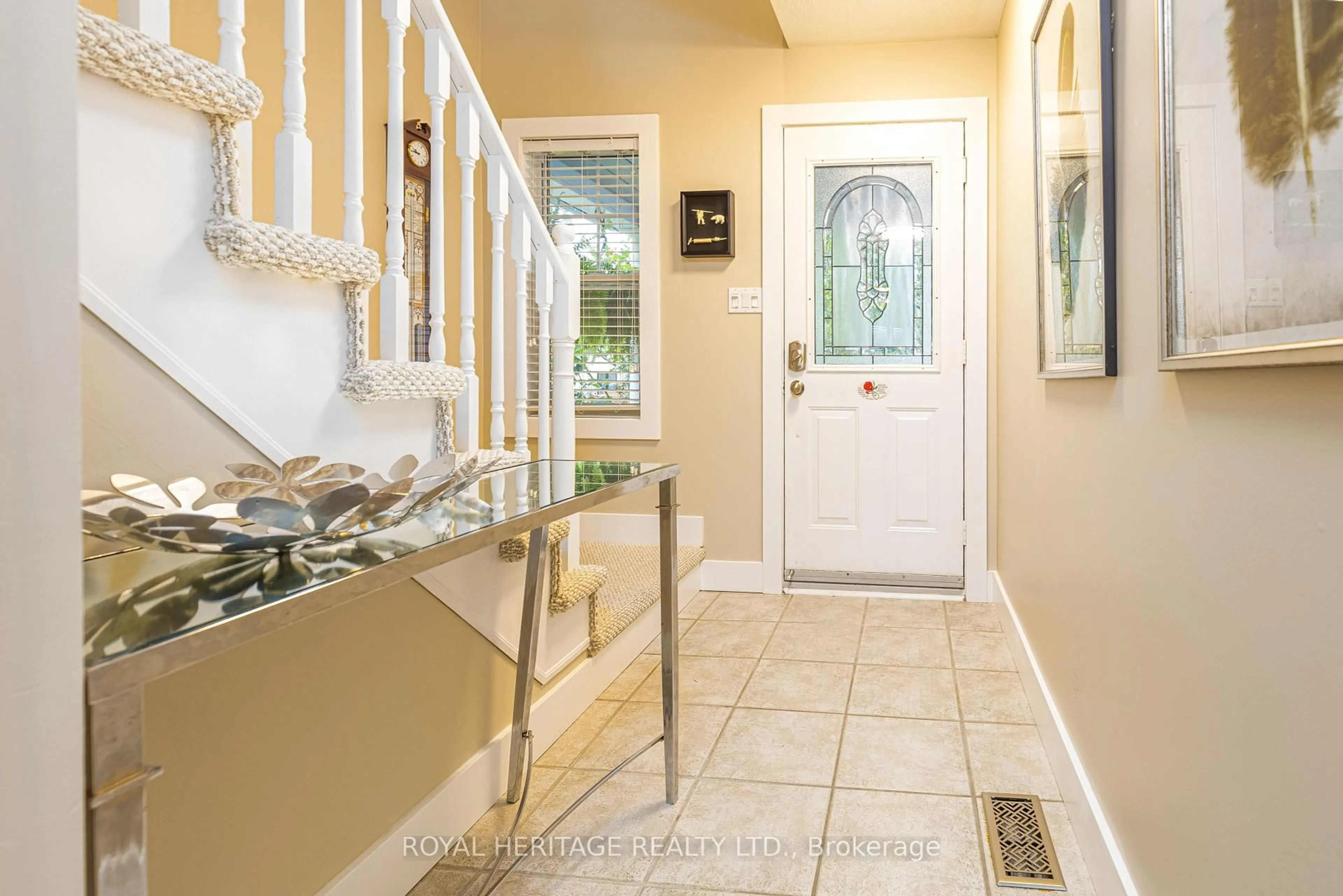 Indoor entryway for 62 Foothill St, Whitby Ontario L1R 2V6