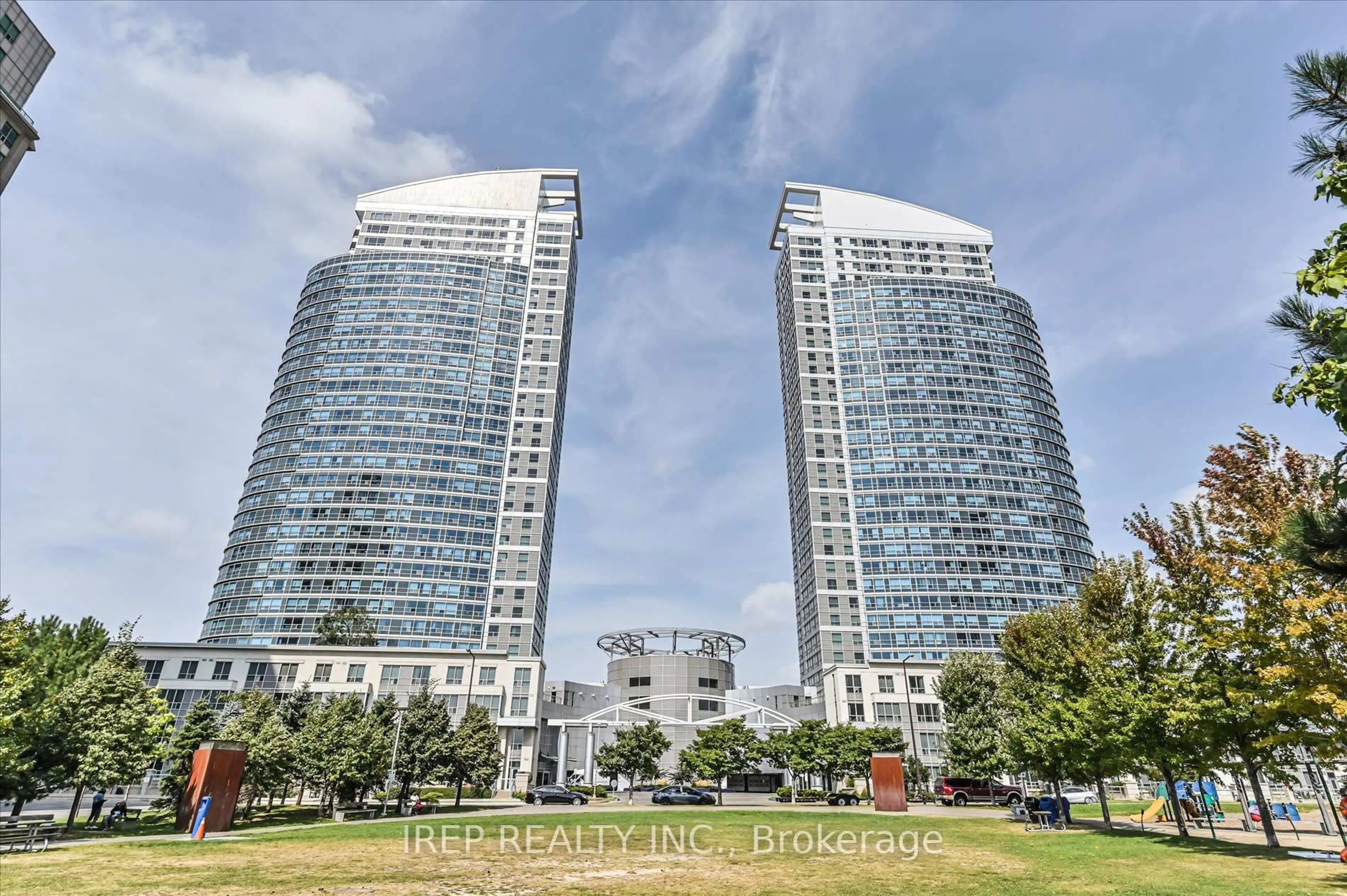 A pic from outside/outdoor area/front of a property/back of a property/a pic from drone, city buildings view from balcony for 38 Lee Centre Dr #3003, Toronto Ontario M1H 3K2