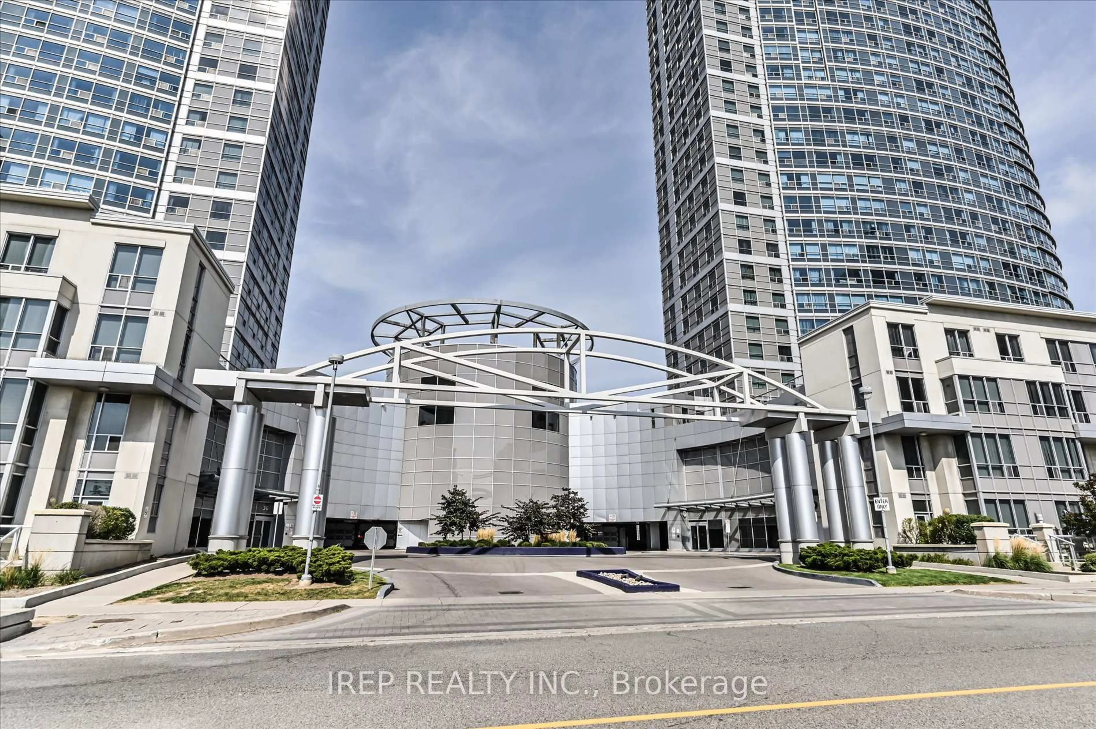 Indoor foyer for 38 Lee Centre Dr #3003, Toronto Ontario M1H 3K2