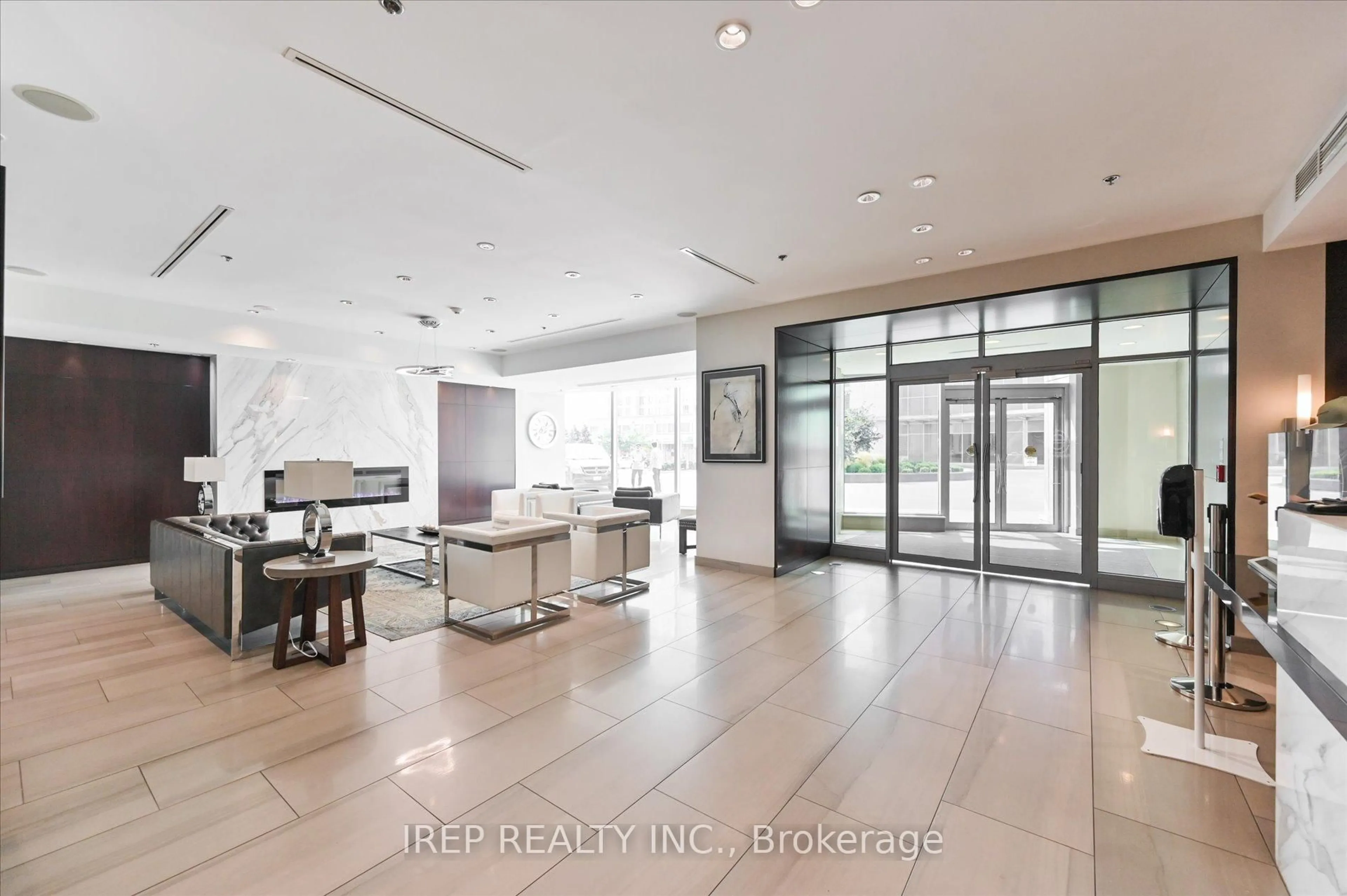 Indoor foyer for 38 Lee Centre Dr #3003, Toronto Ontario M1H 3K2