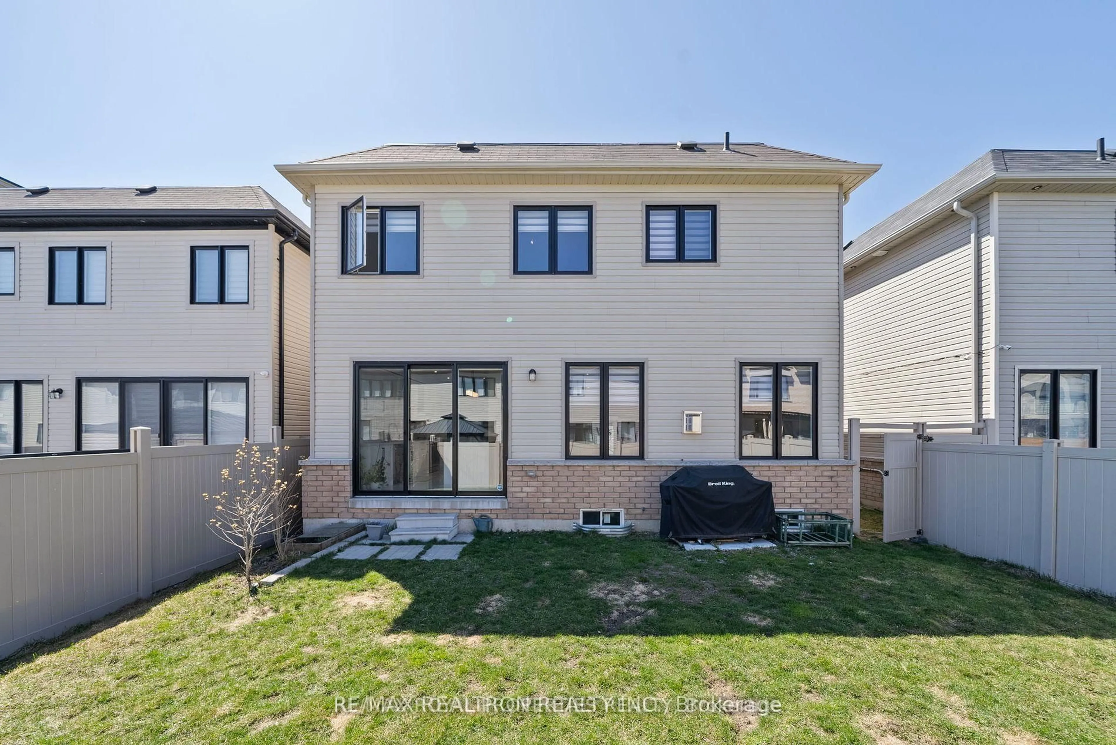 Unknown for 43 Clipper Lane, Clarington Ontario L1C 4B1