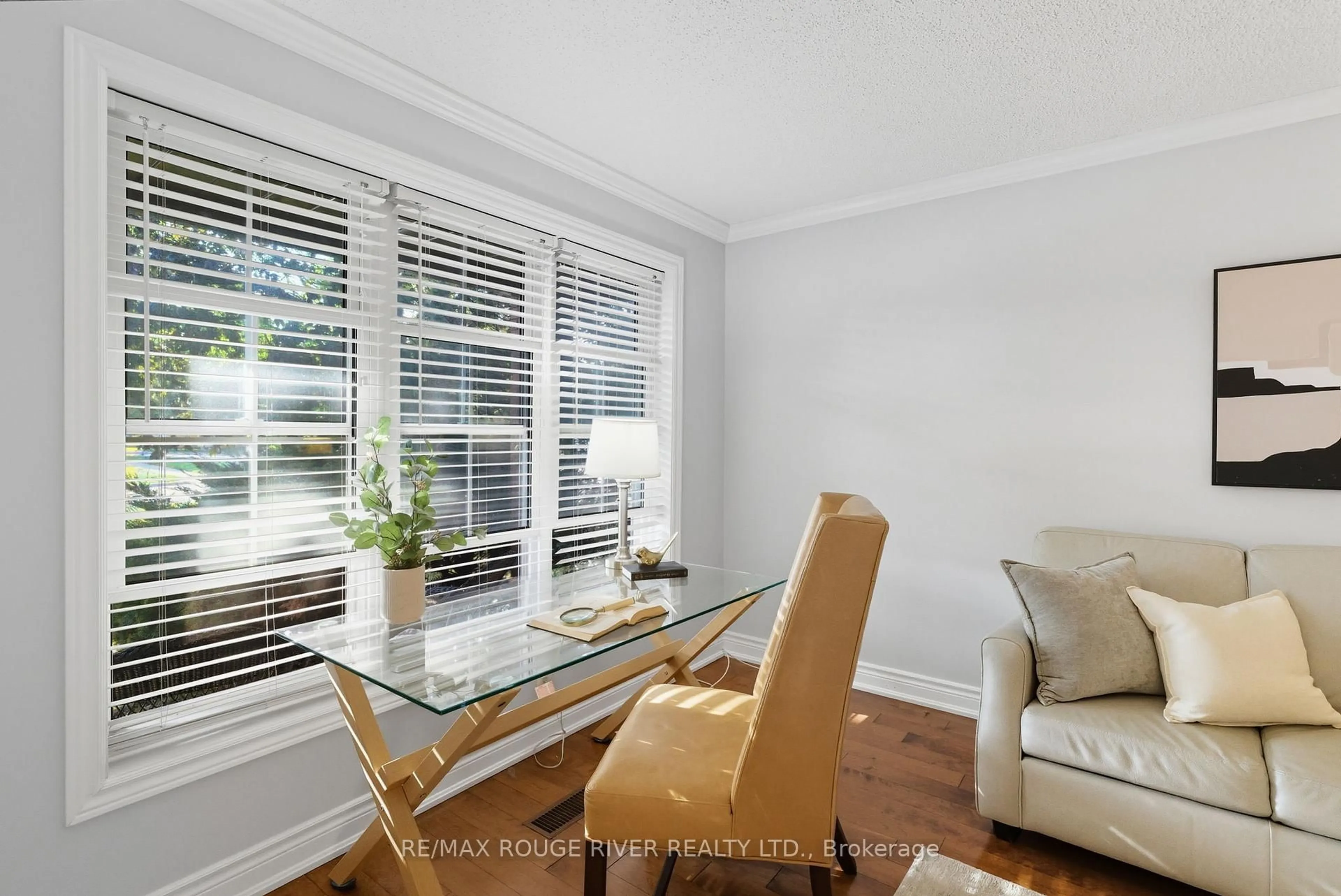 Dining room, wood/laminate floor for 1 Broughton Crt, Whitby Ontario L1N 6Y8