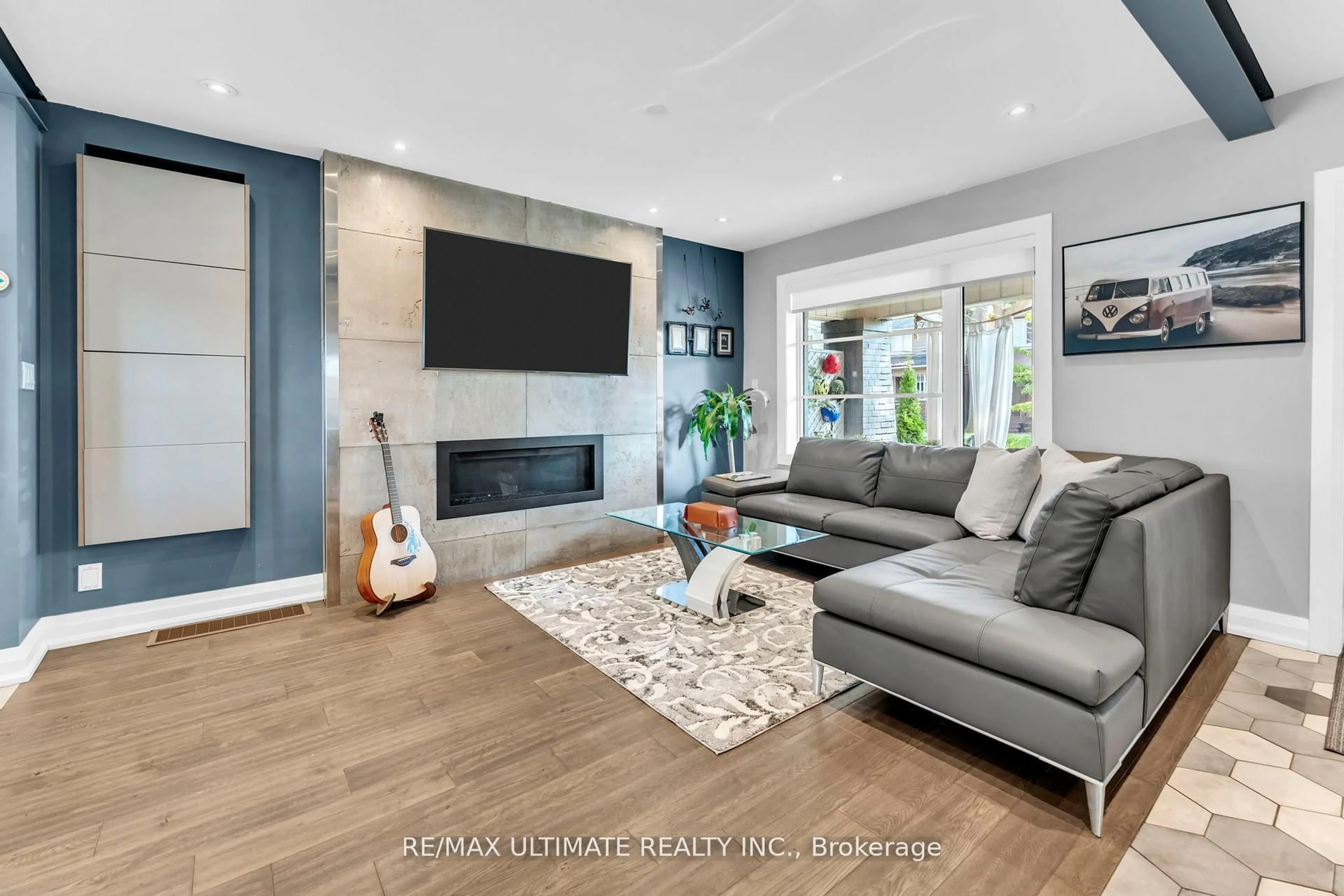 Living room with furniture, unknown for 10 Oakdene Cres, Toronto Ontario M4J 4H9